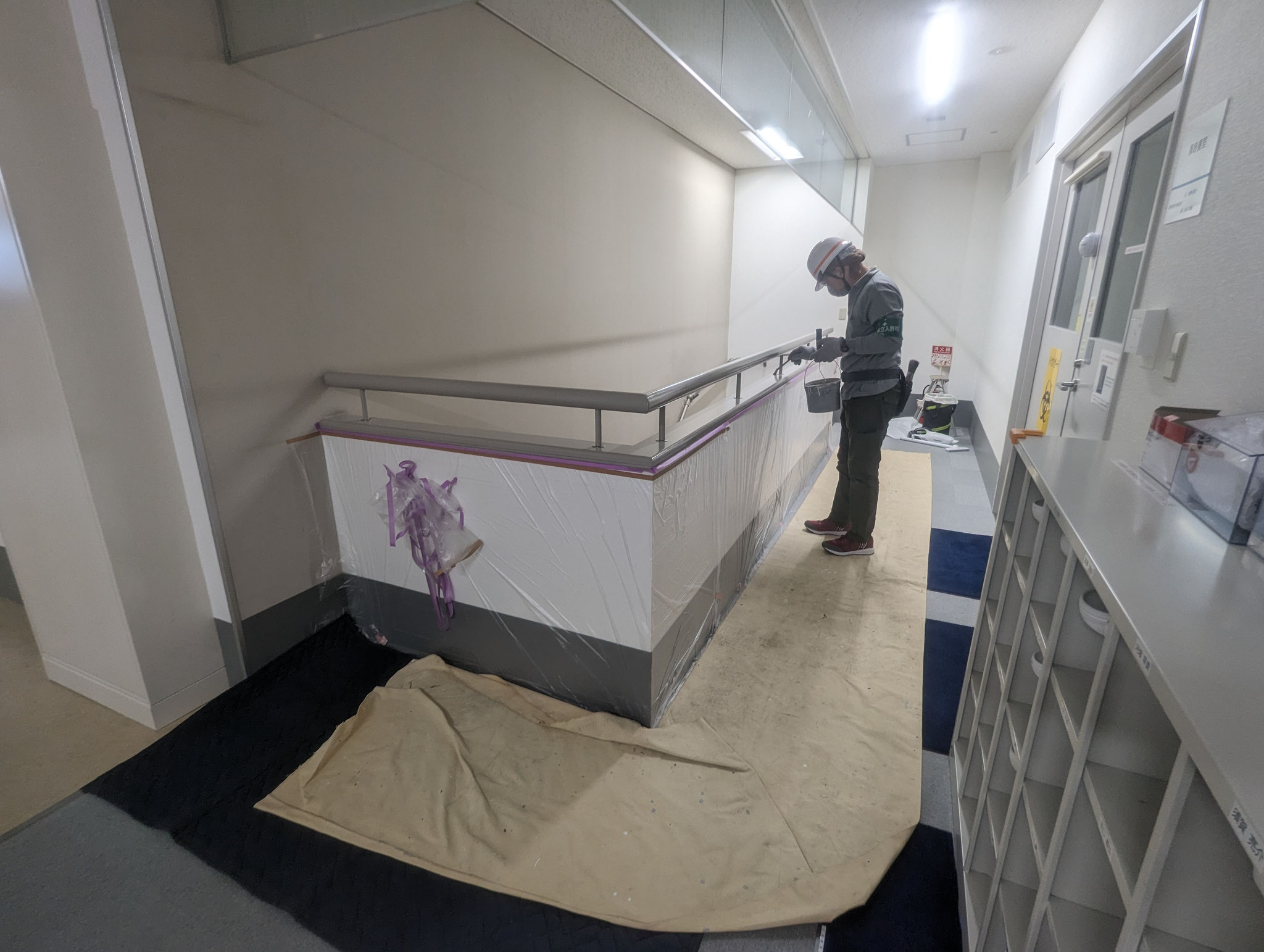 階段及び吹抜け手摺塗装：工程写真