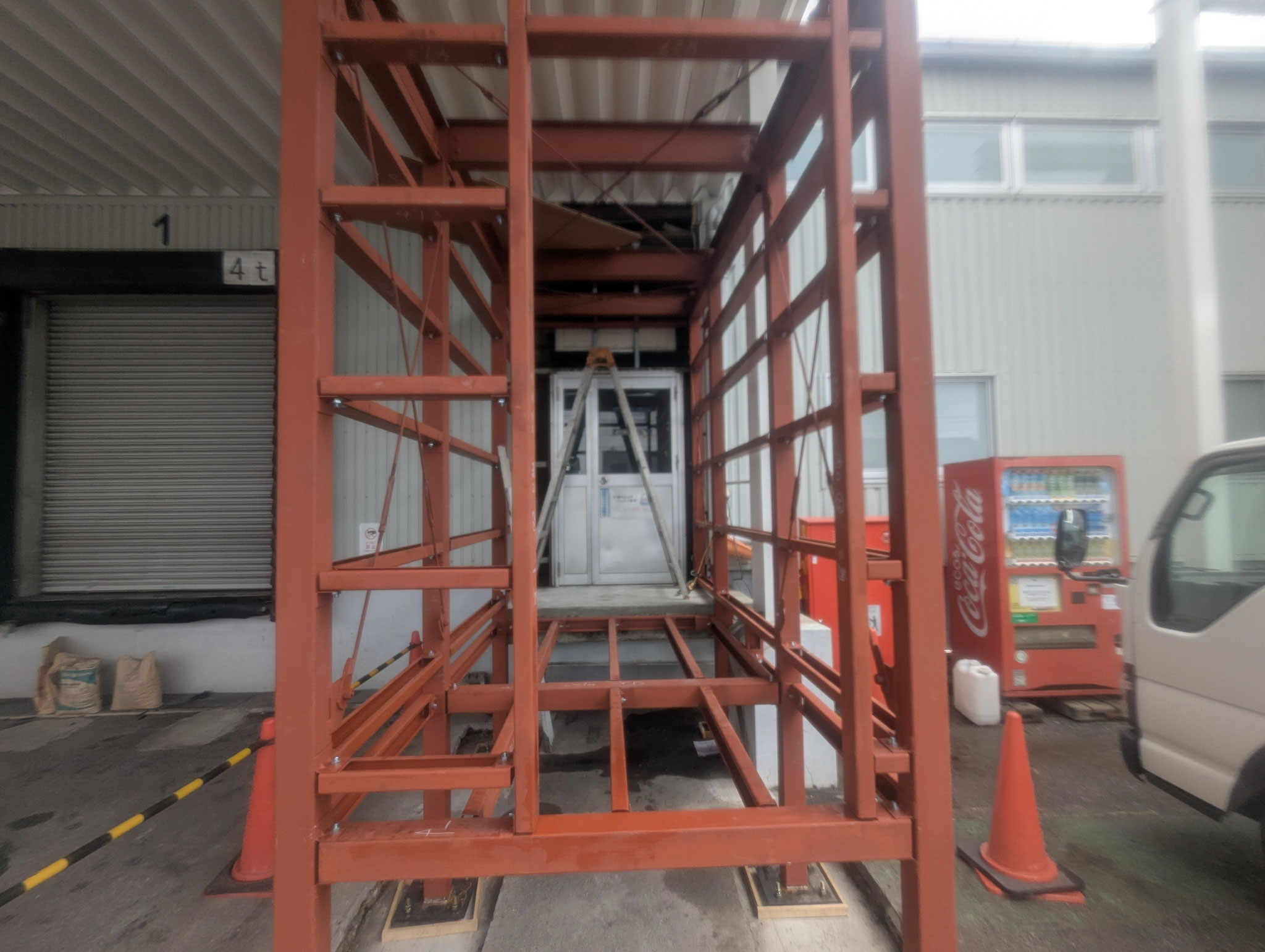 出荷所前室鉄骨工事：工程写真