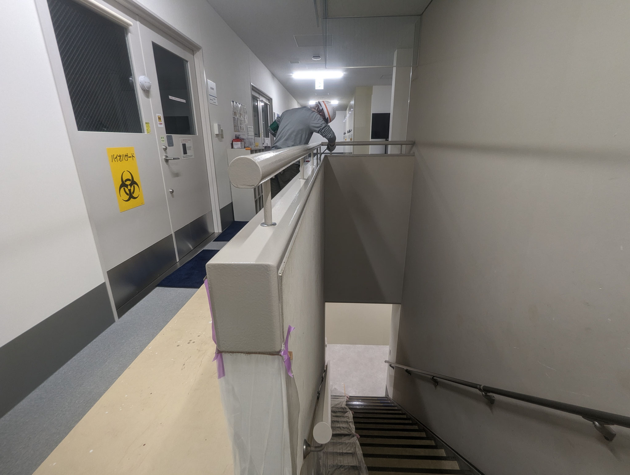 階段及び吹抜け手摺塗装：工程写真