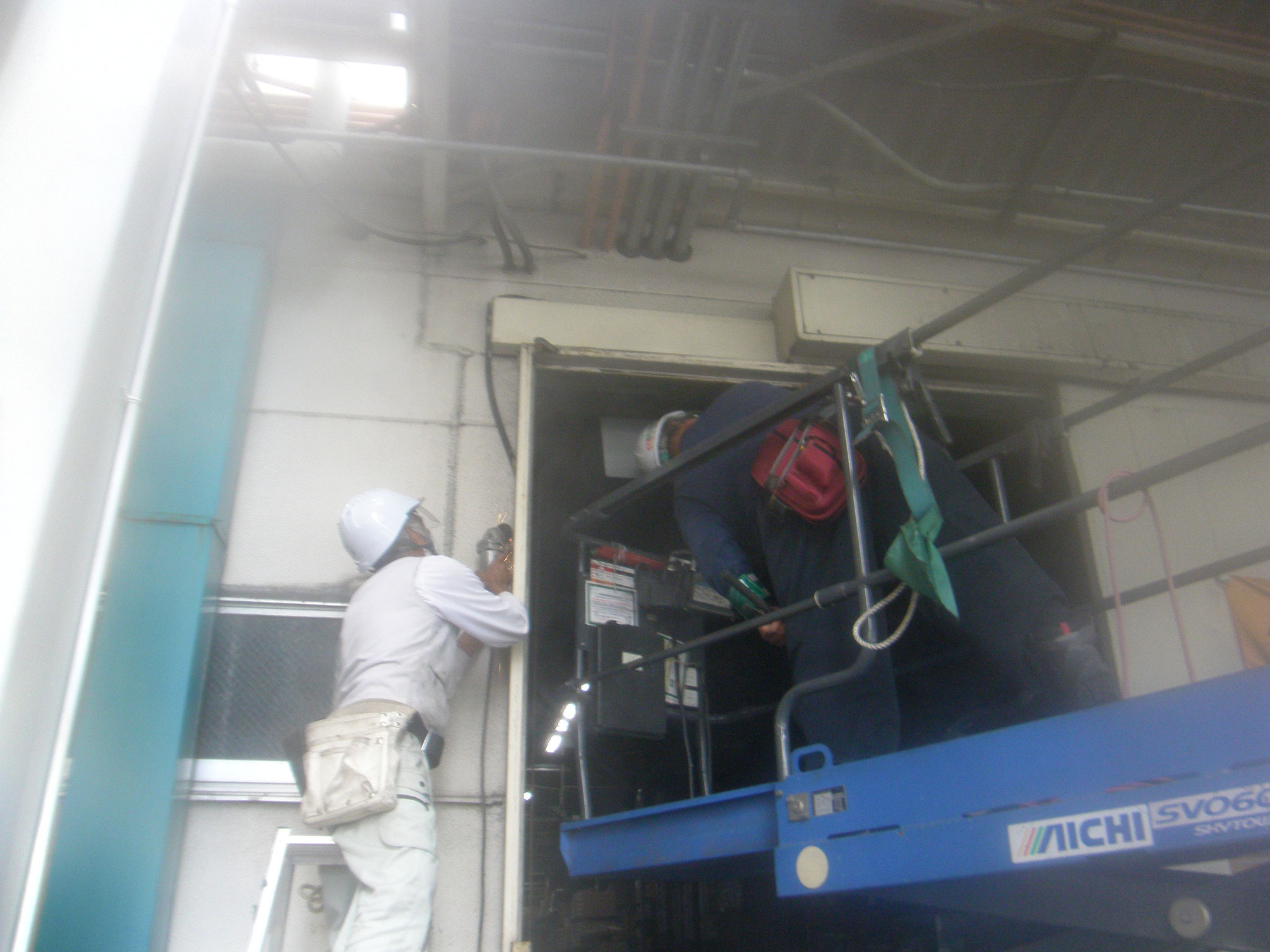 鋼製開き袖扉改修工事：工程写真