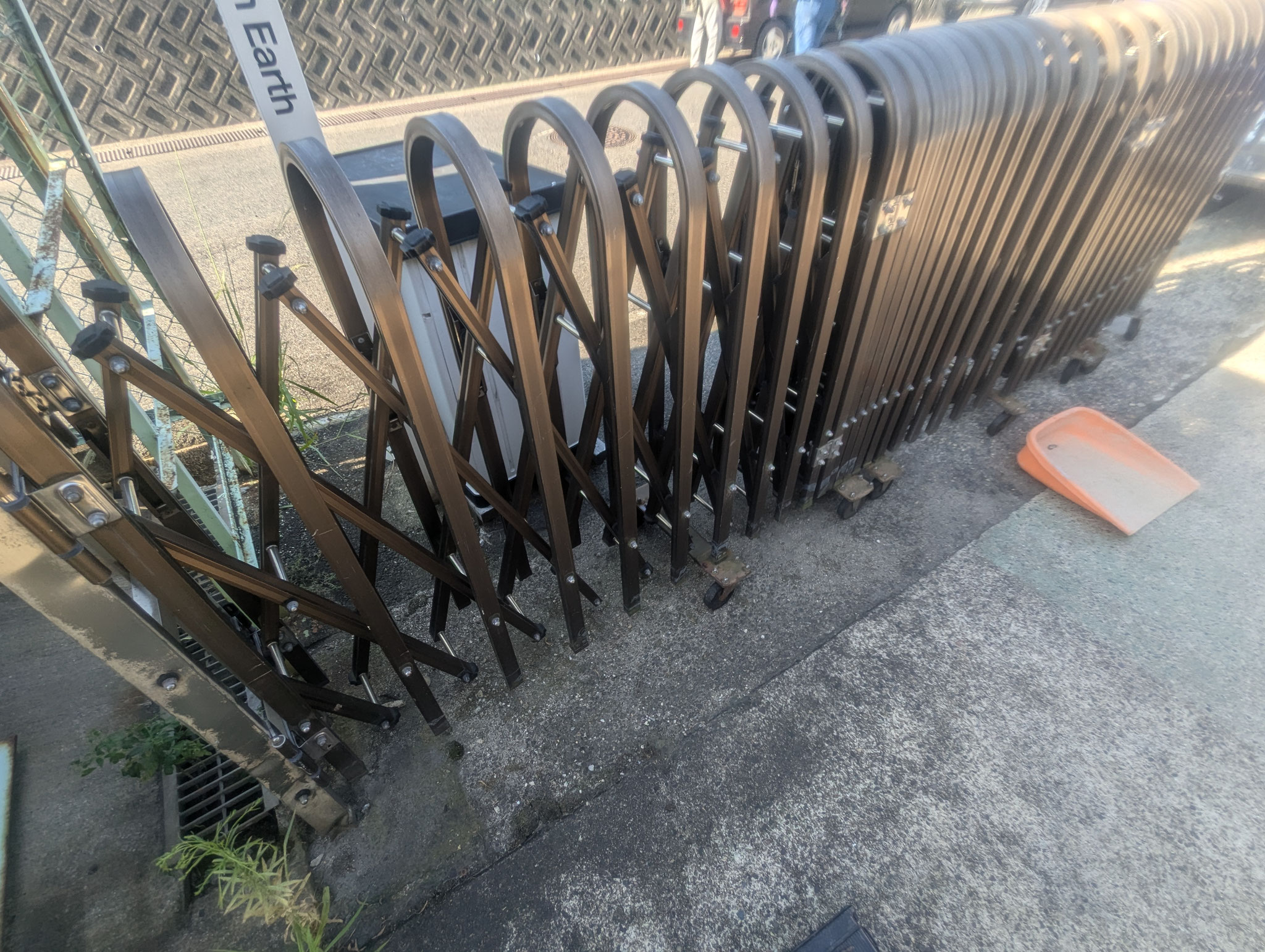 アルミ伸縮門扉改修工事：工程写真