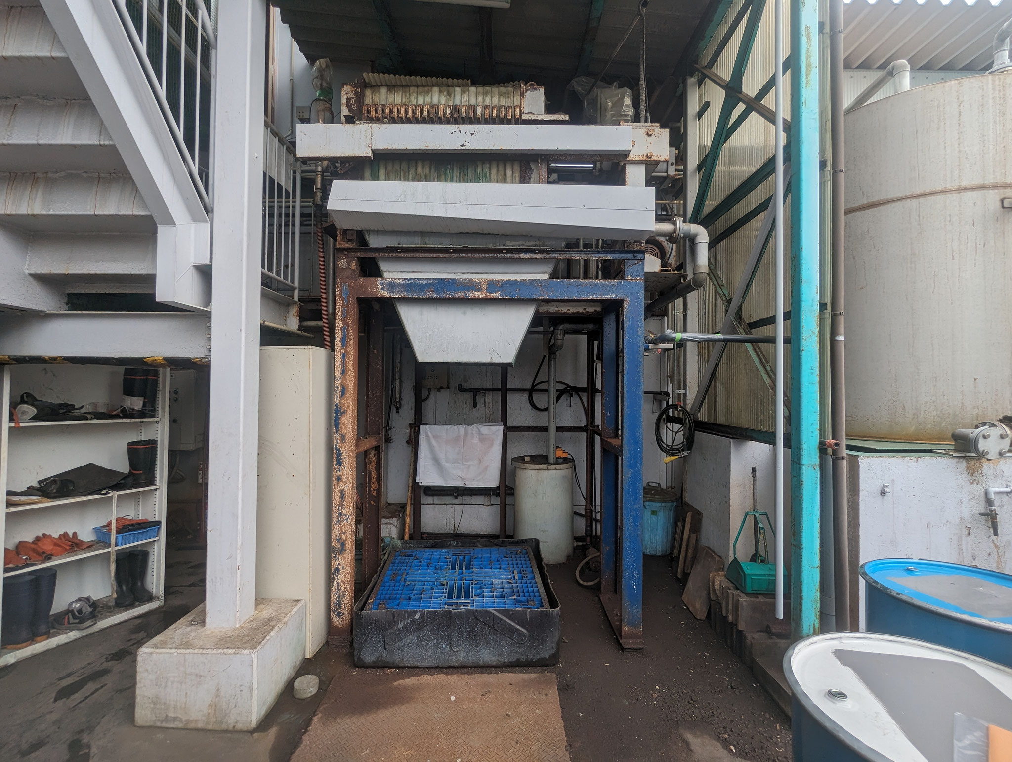 ホッパー鉄骨架台塗装：工程写真