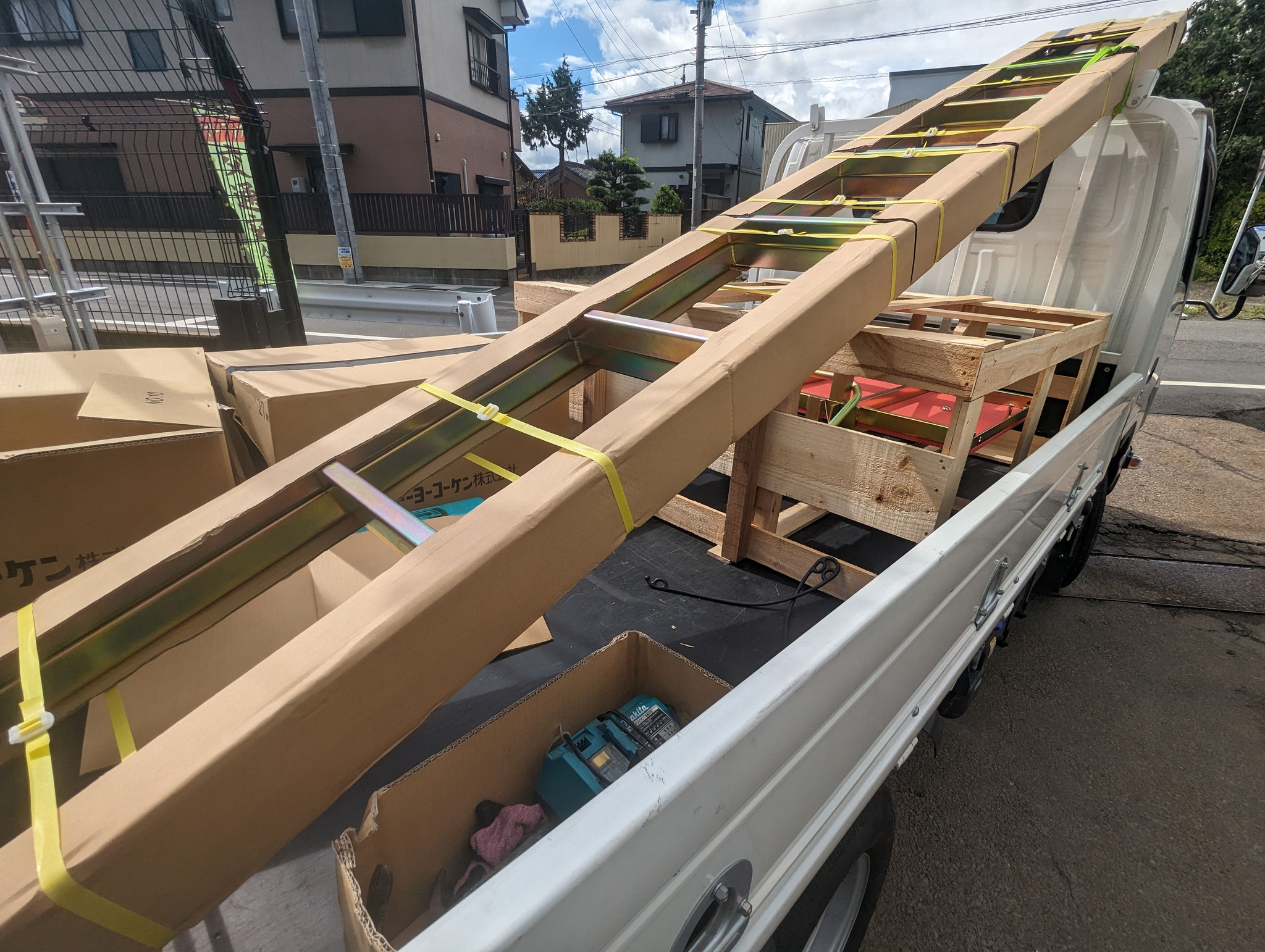 荷物用リフト交換工事：工程写真
