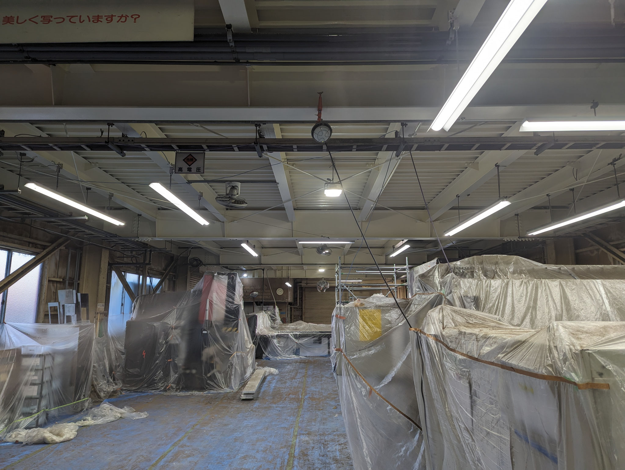 工場内天井鉄部塗装：工程写真