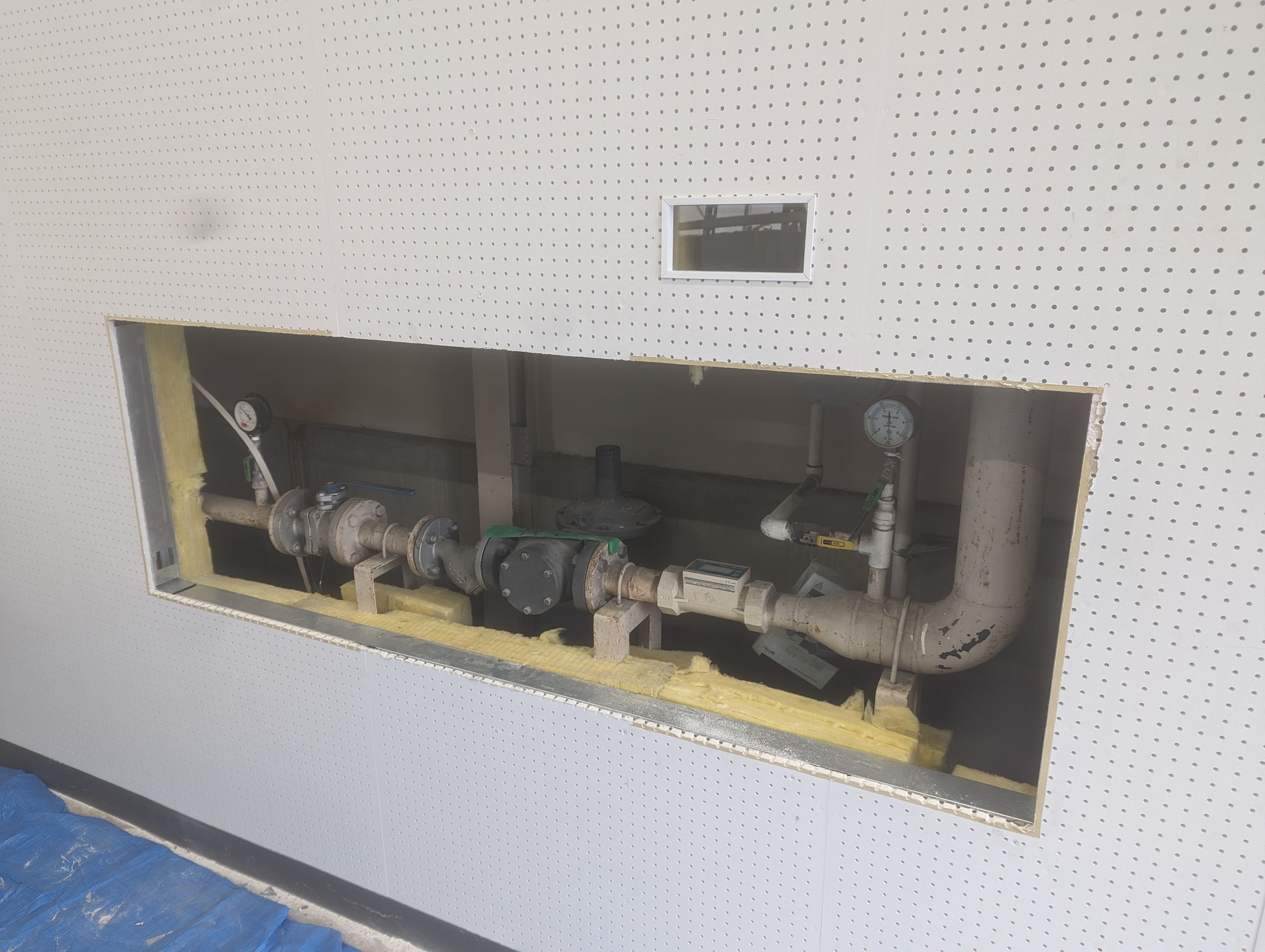 壁内設備点検用窓工事：工程写真