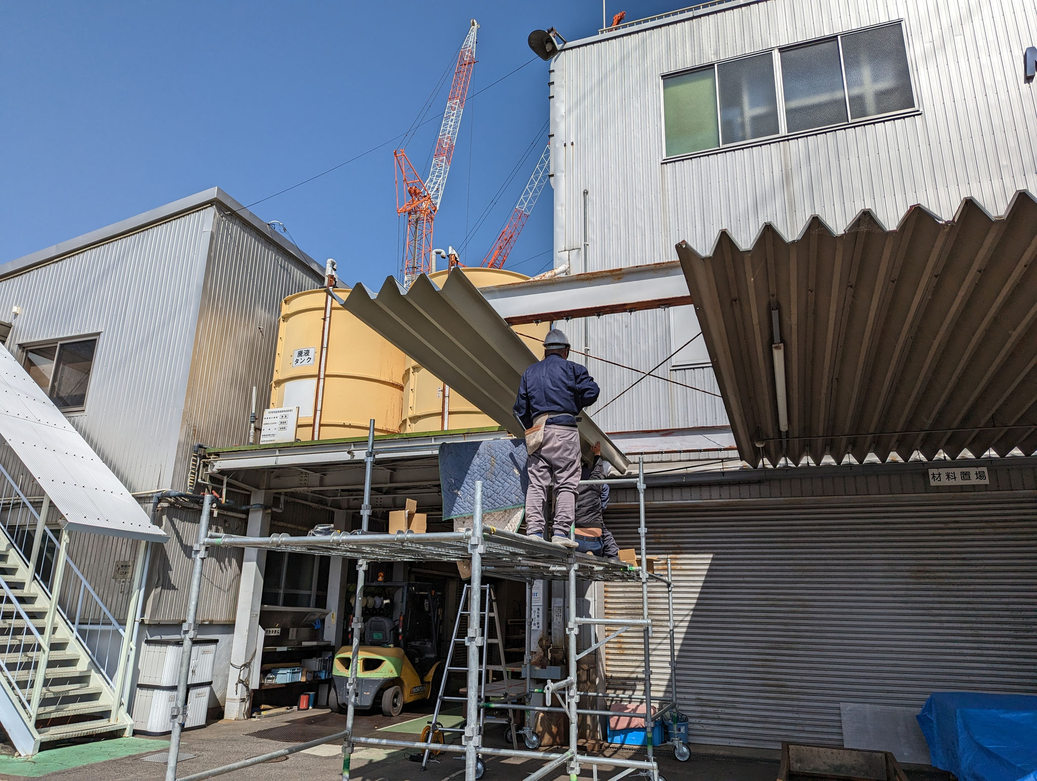 製品置き場庇改修工事：工程写真