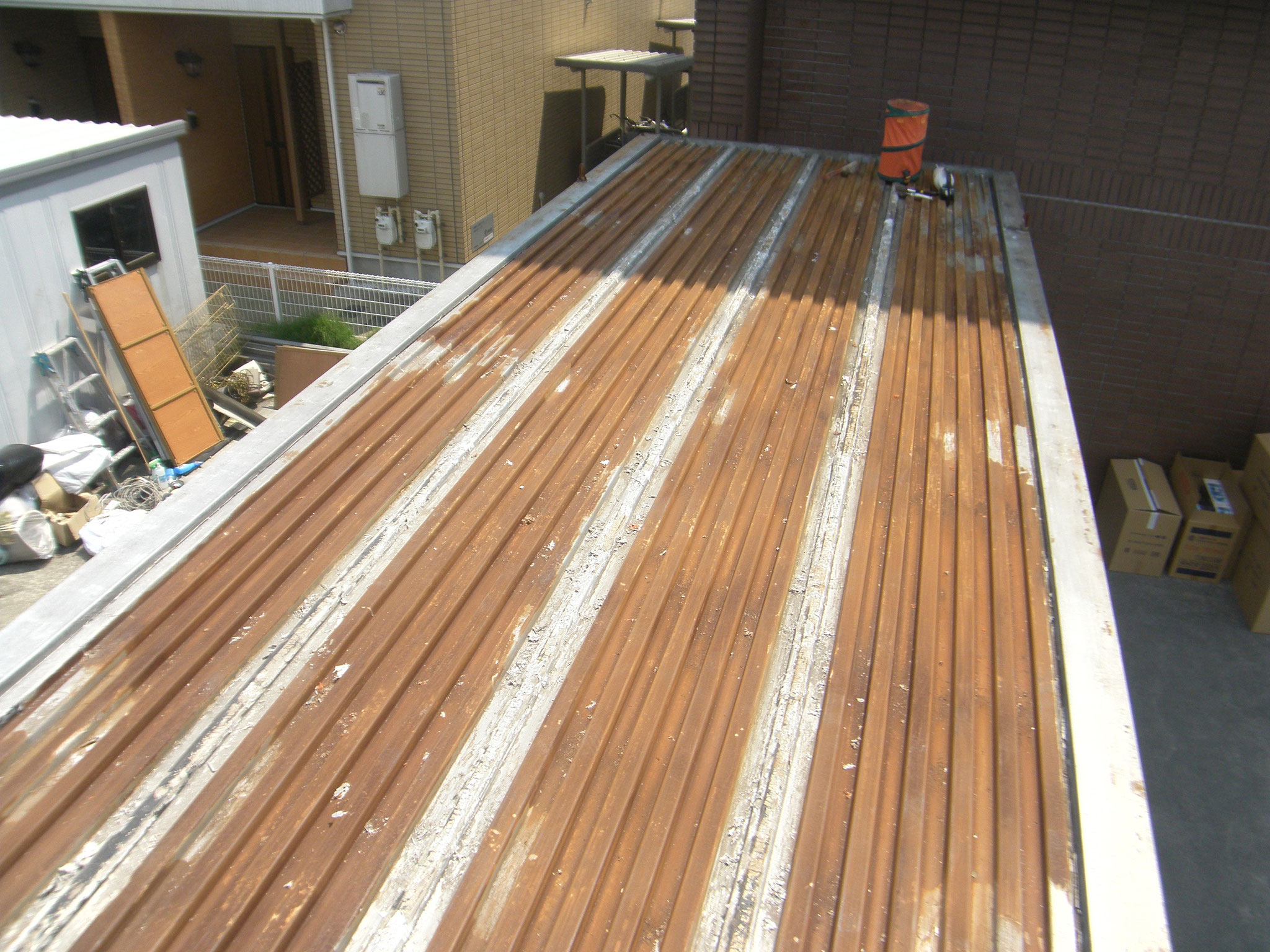 コンテナ屋根防錆塗装：工程写真