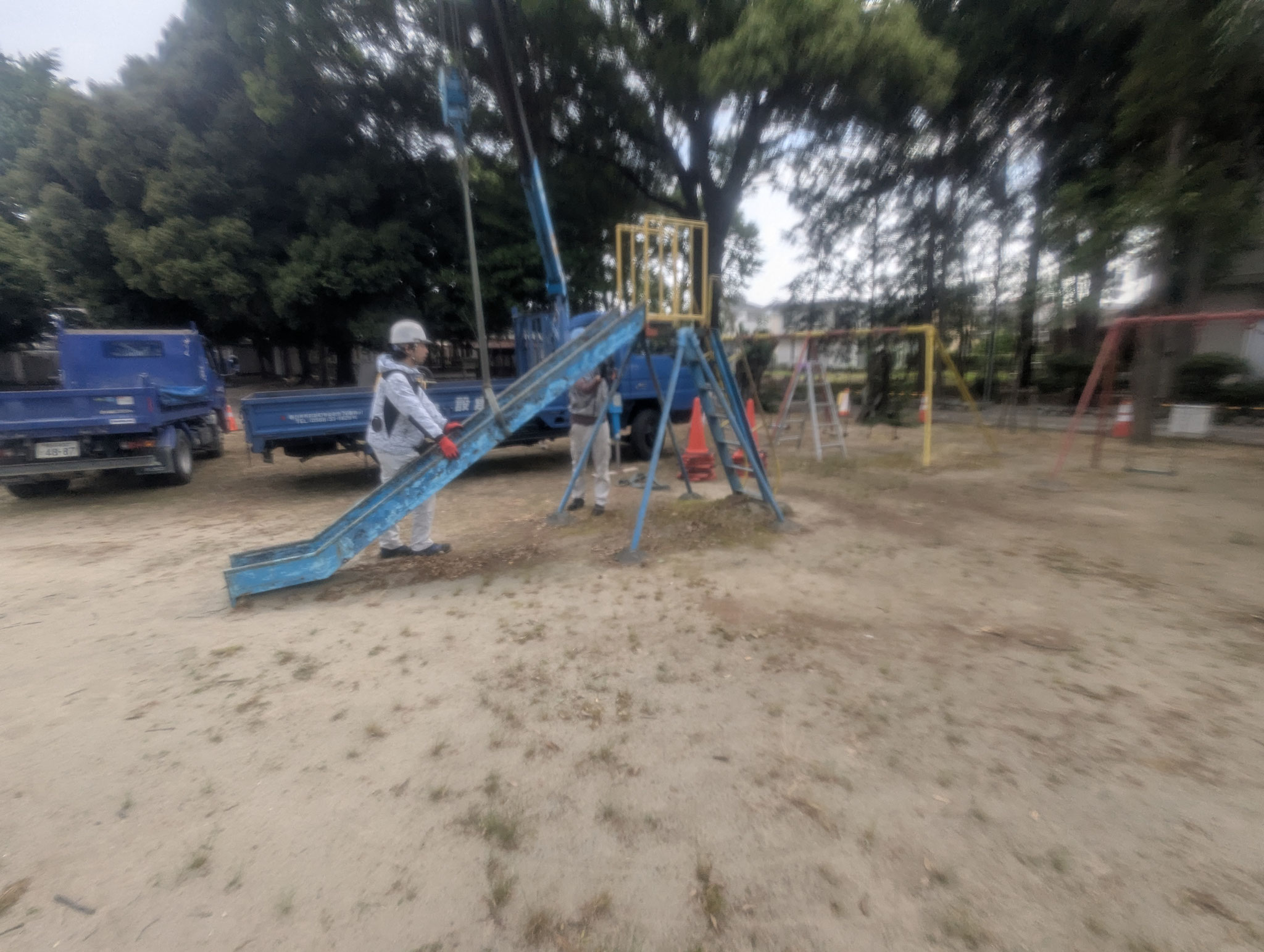 遊具解体撤去工事：工程写真
