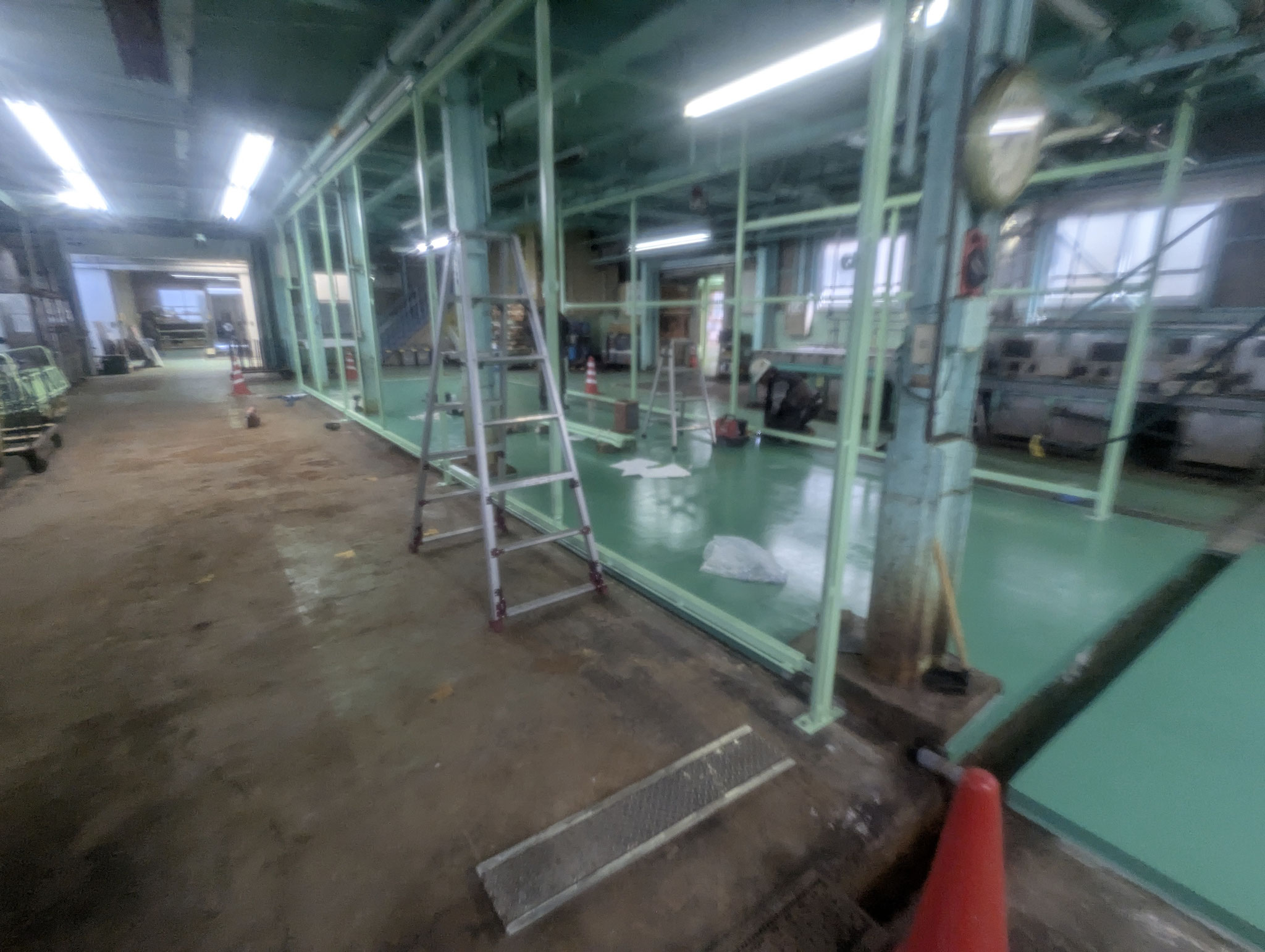 テント仕切り壁新設工事：工程写真