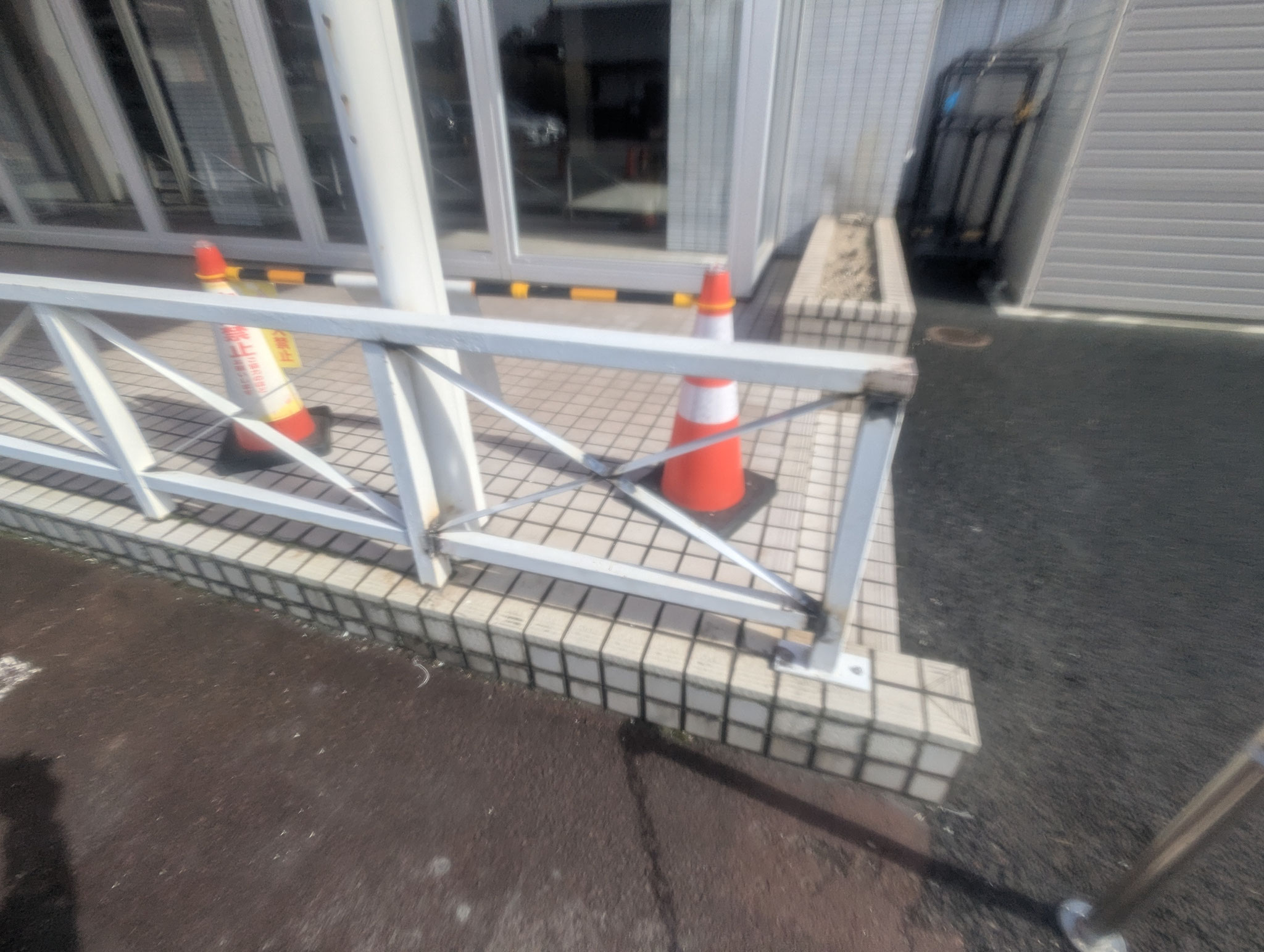 店舗通路鉄柵修理工事：工程写真