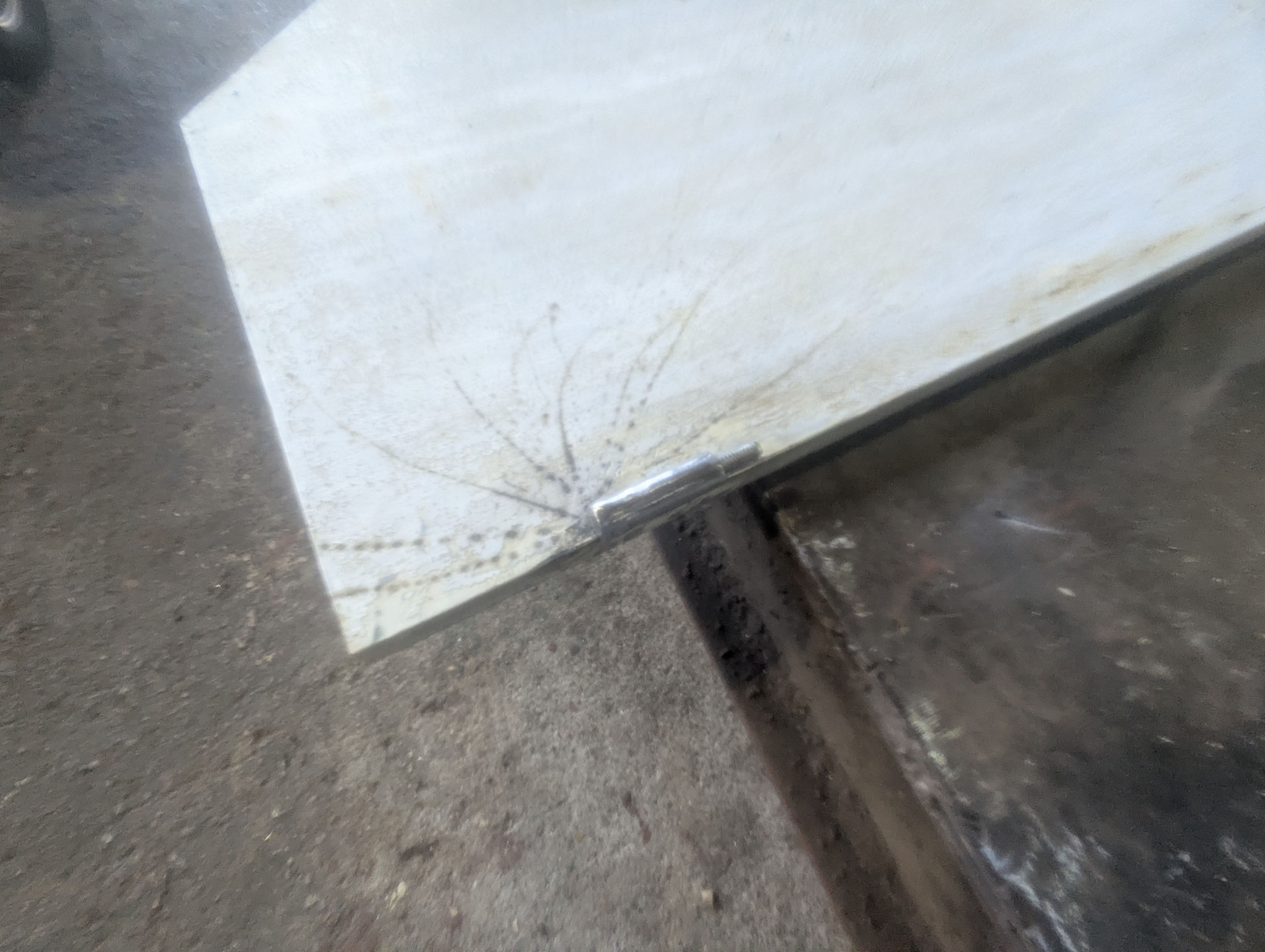 鉄製扉部分修理作業：工程写真