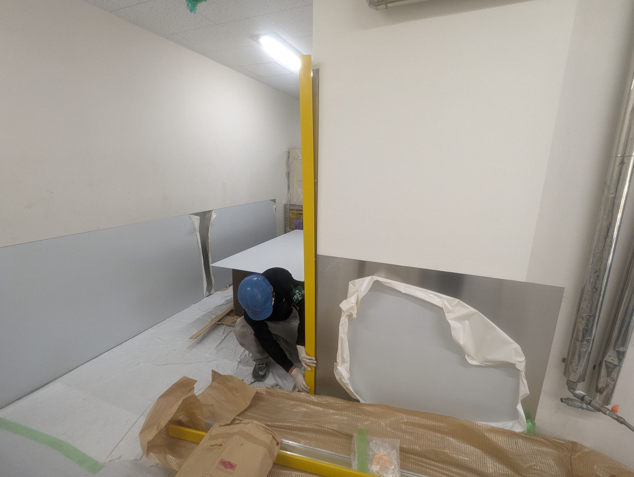 厨房通路壁修繕工事：工程写真