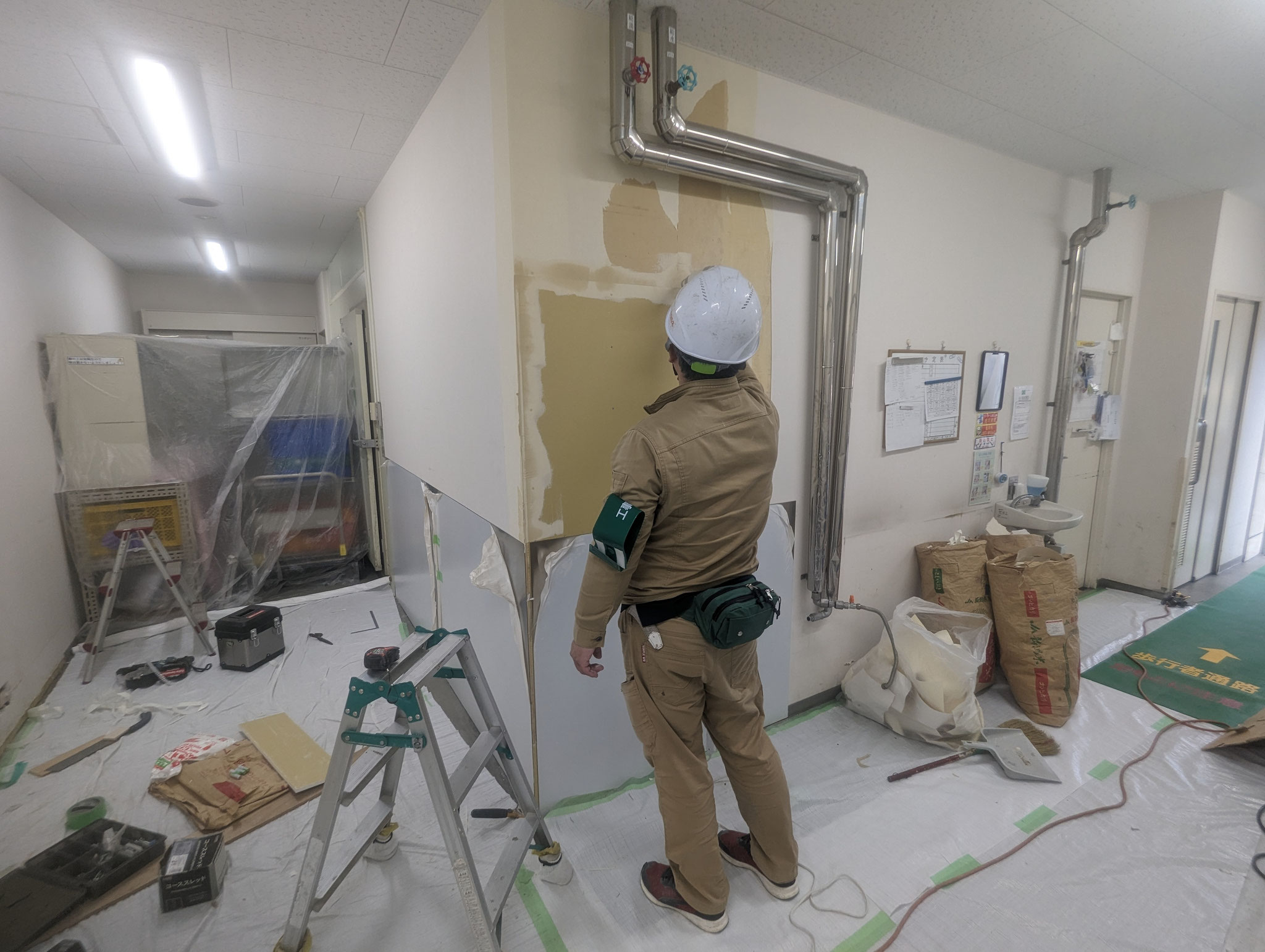 厨房通路壁修繕工事：工程写真