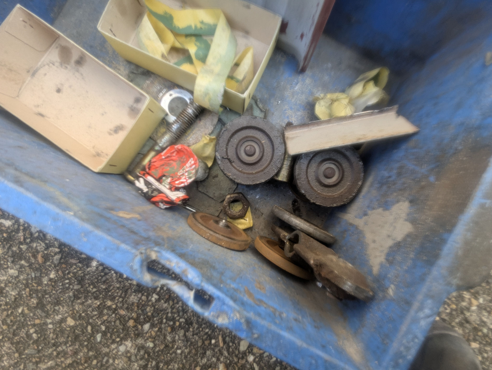 鉄製吊り戸修理作業：工程写真