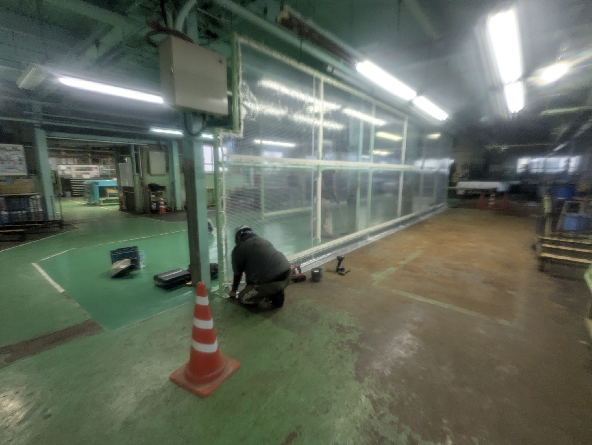 テント仕切り壁新設工事：工程写真