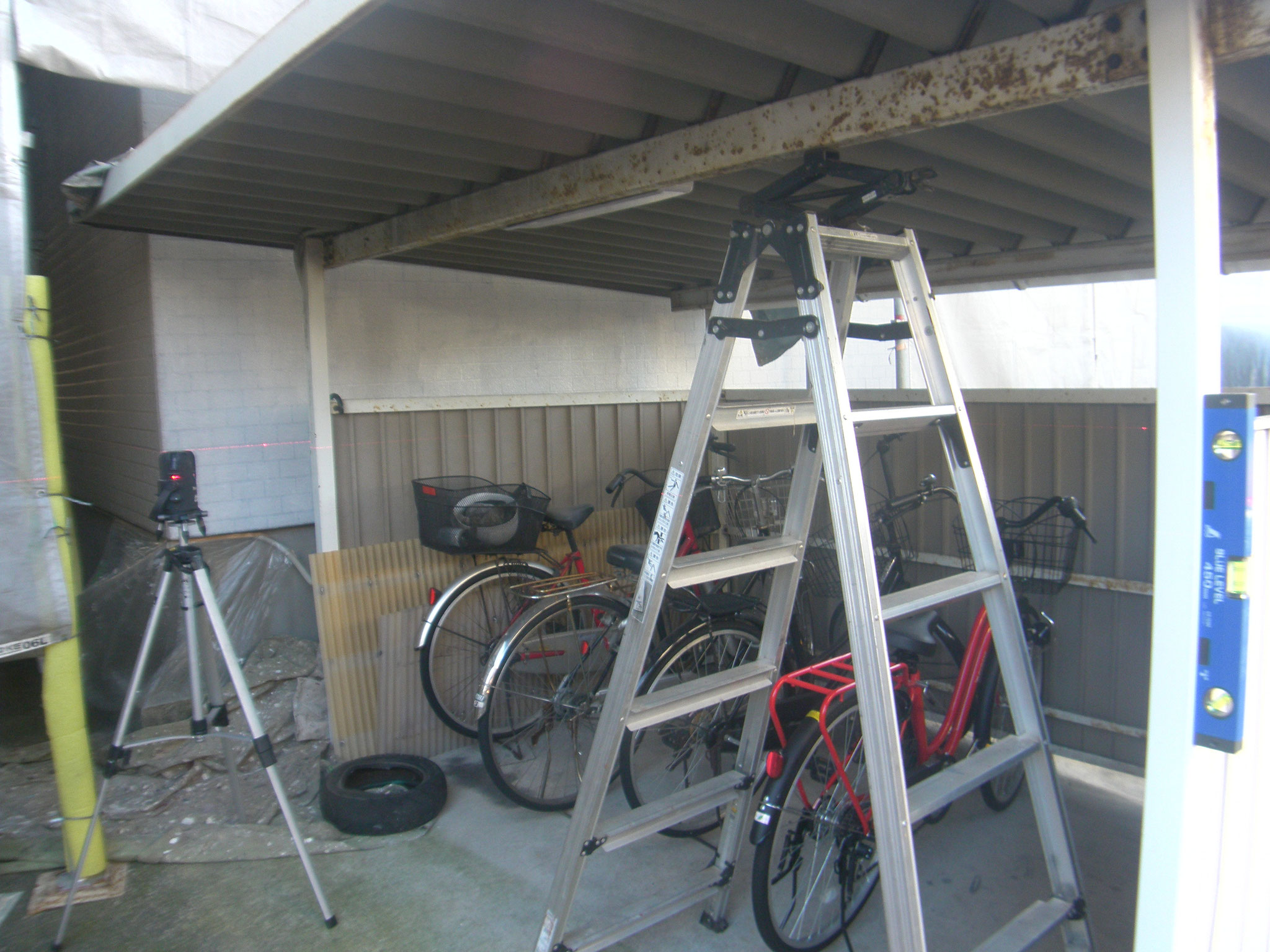 駐輪場柱補強工事：工程写真