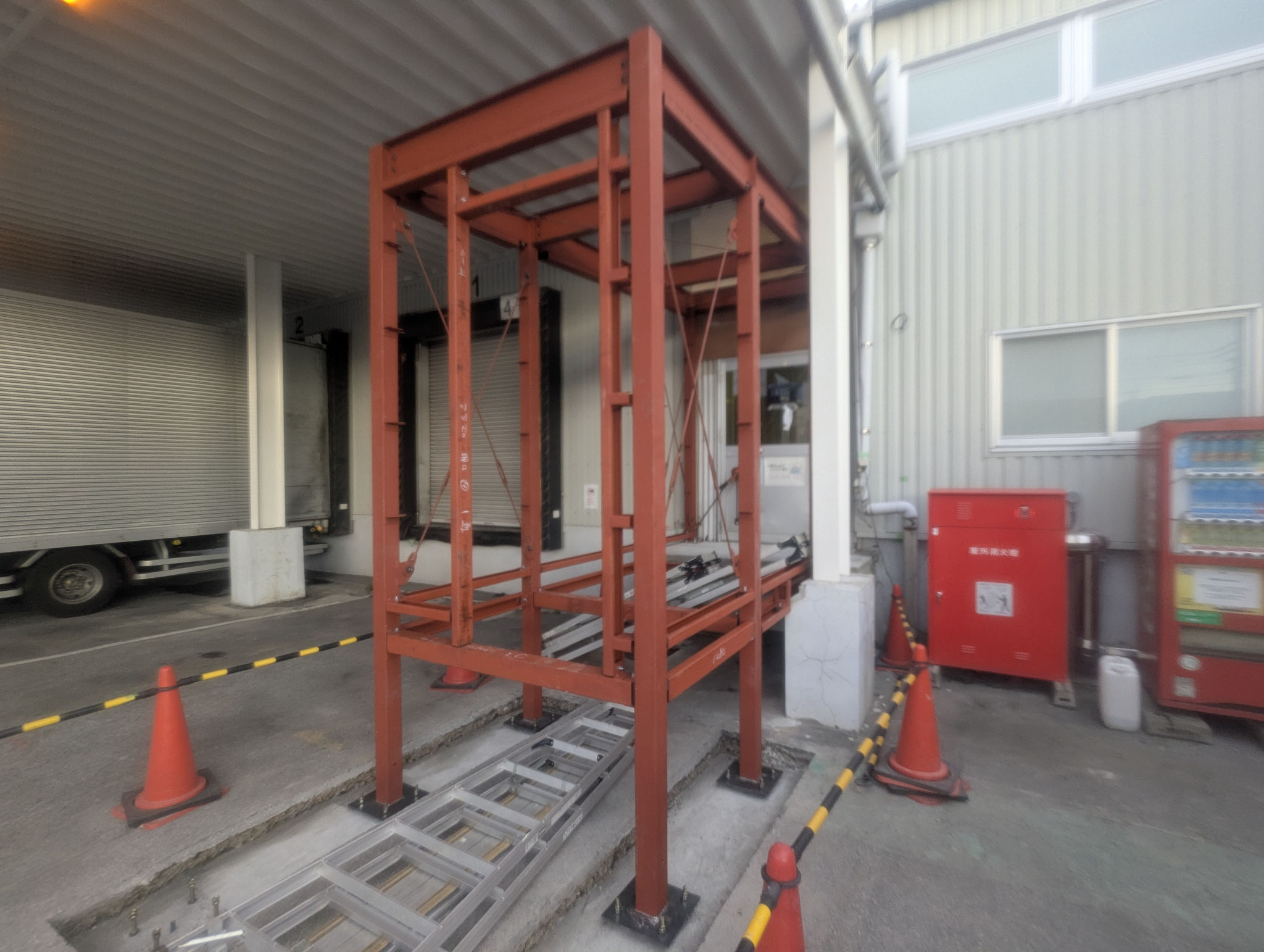 出荷所前室鉄骨工事：工程写真