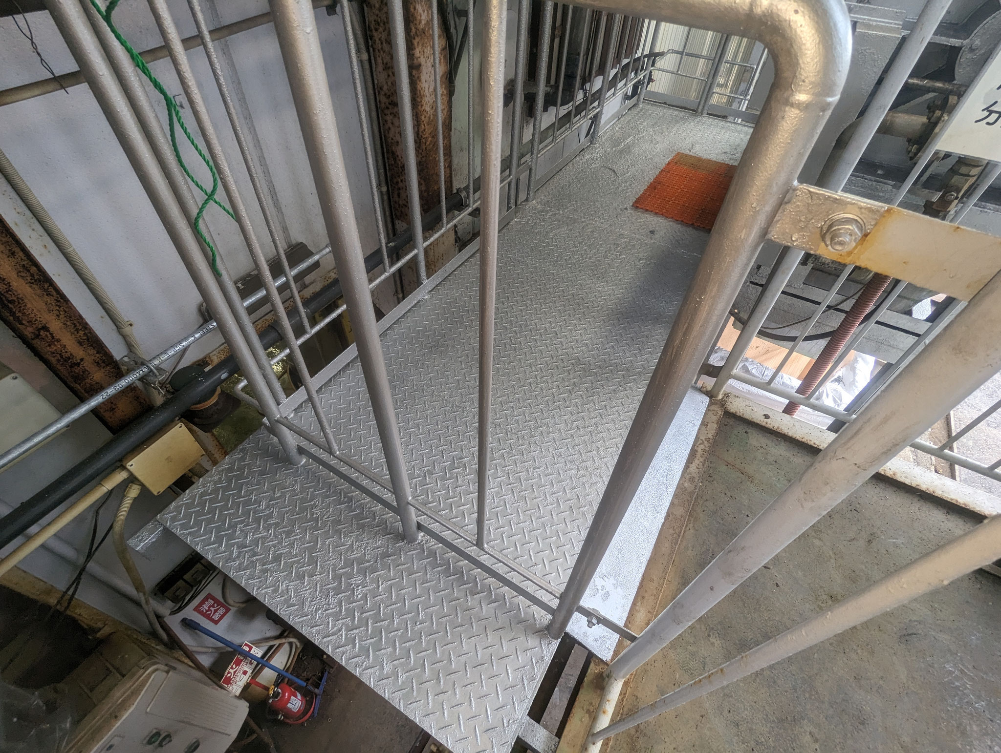 ホッパー鉄骨架台塗装：工程写真