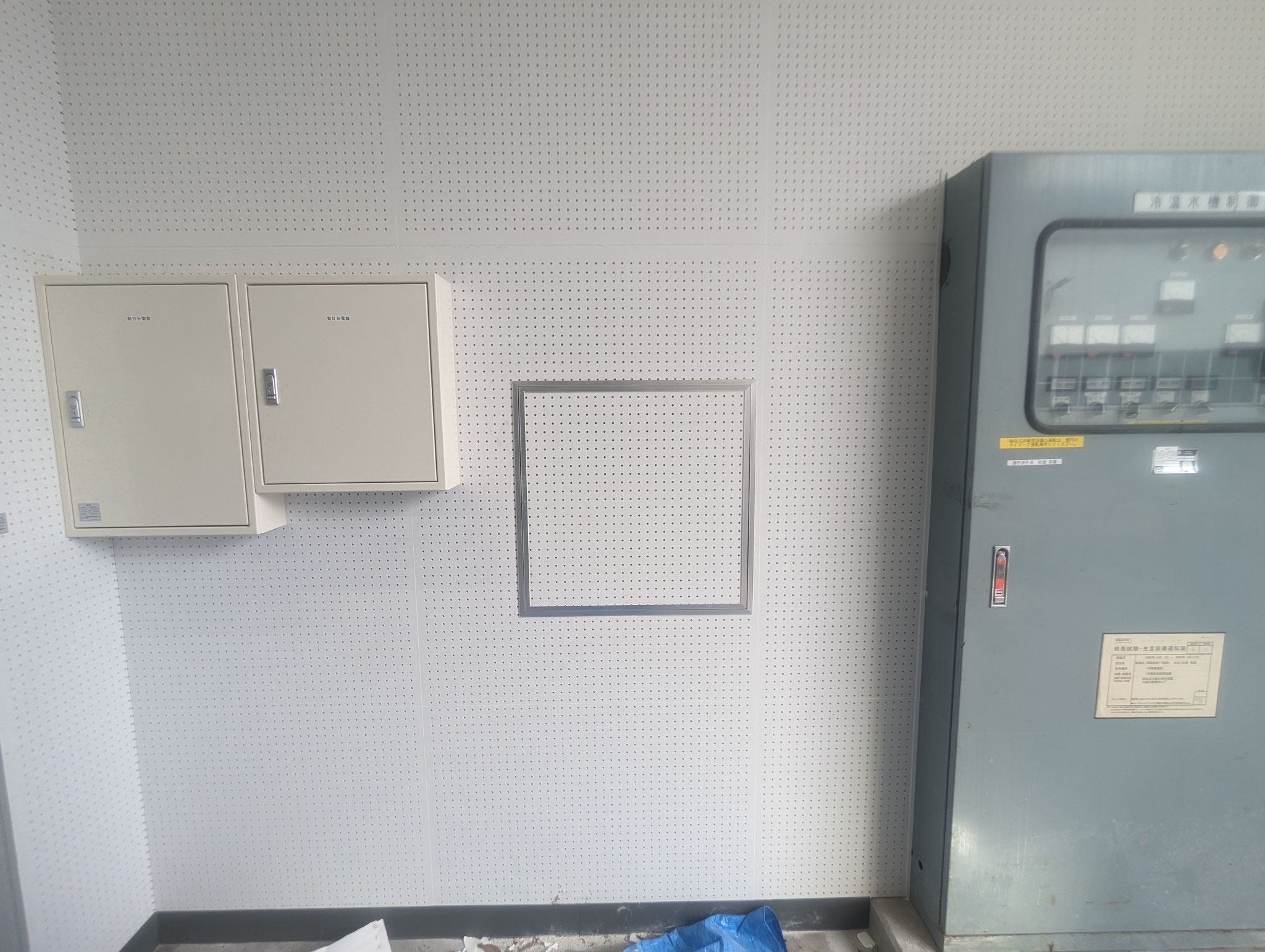 壁内設備点検用窓工事：工程写真