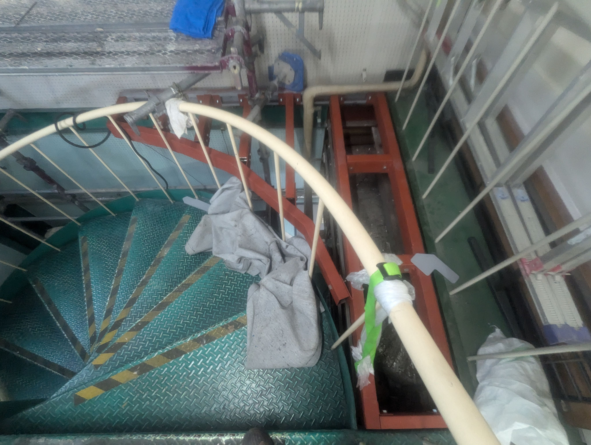 サッシ開口及び床鉄骨：工程写真