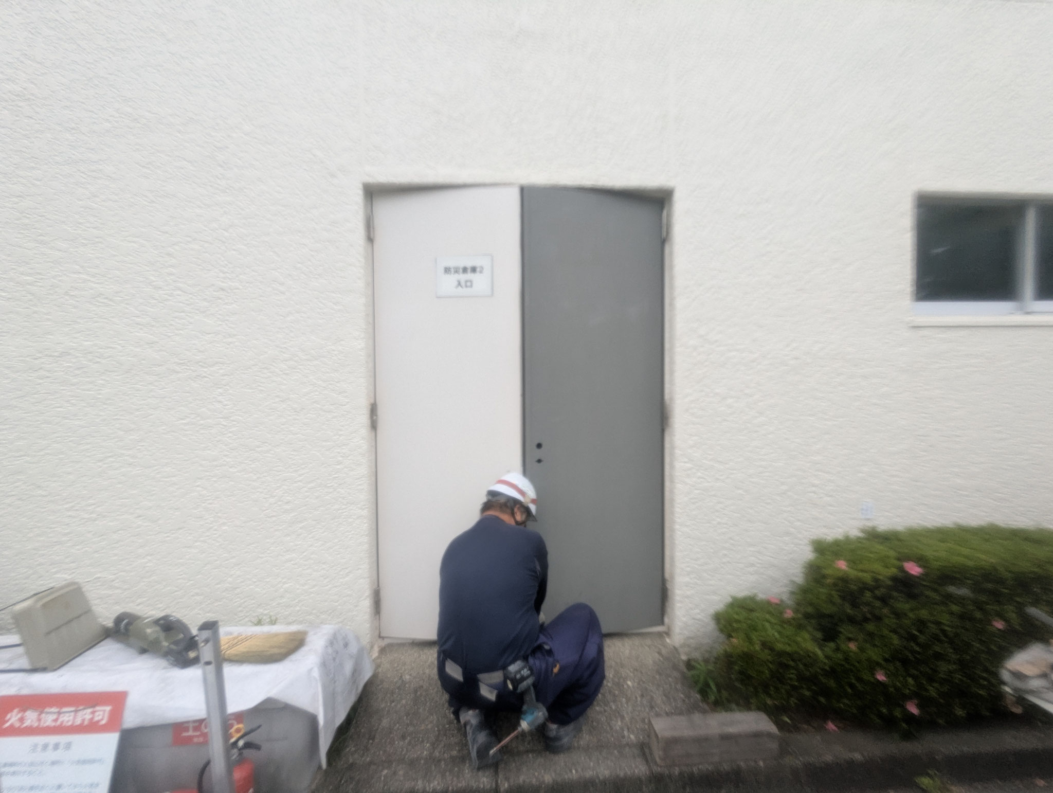 平鋼丁番鉄扉取替工事：工程写真