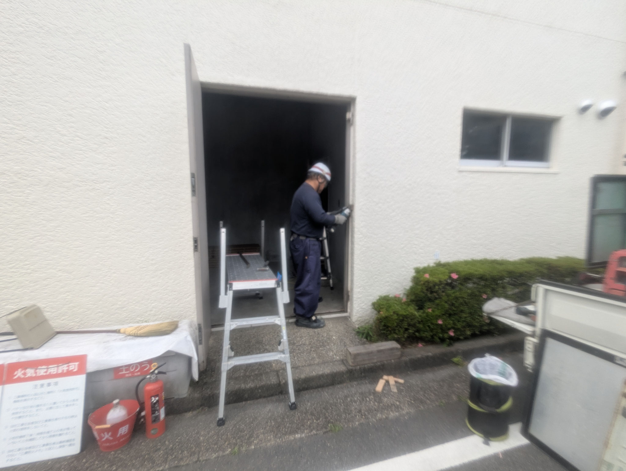 平鋼丁番鉄扉取替工事：工程写真