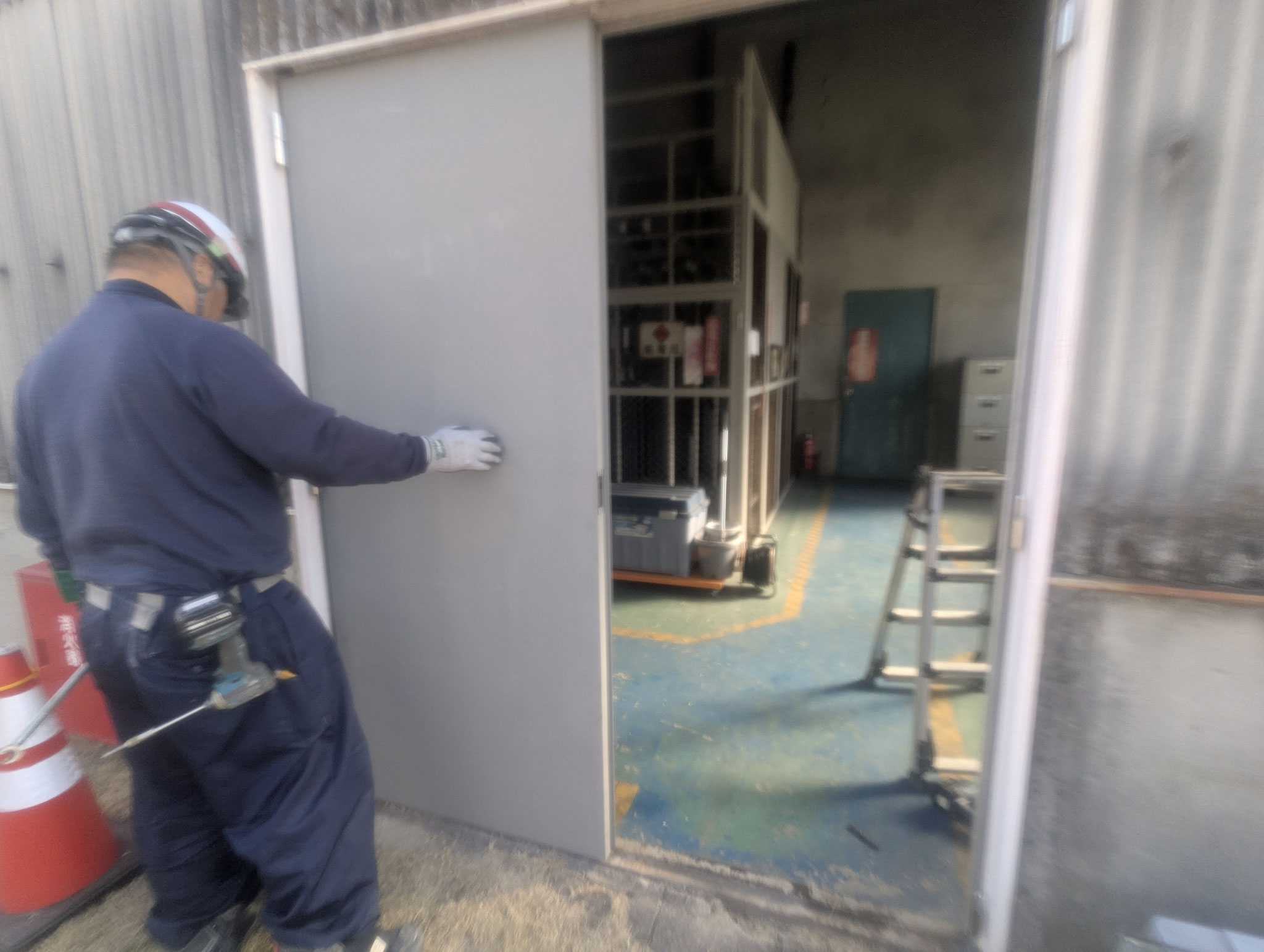 鋼製親子扉取替工事：工程写真