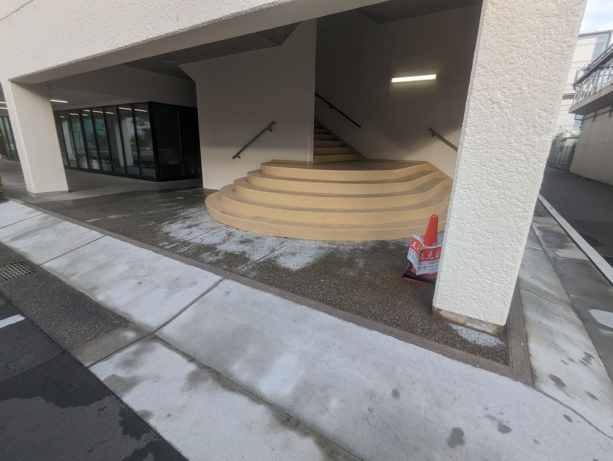 土間防滑処理工事：工程写真