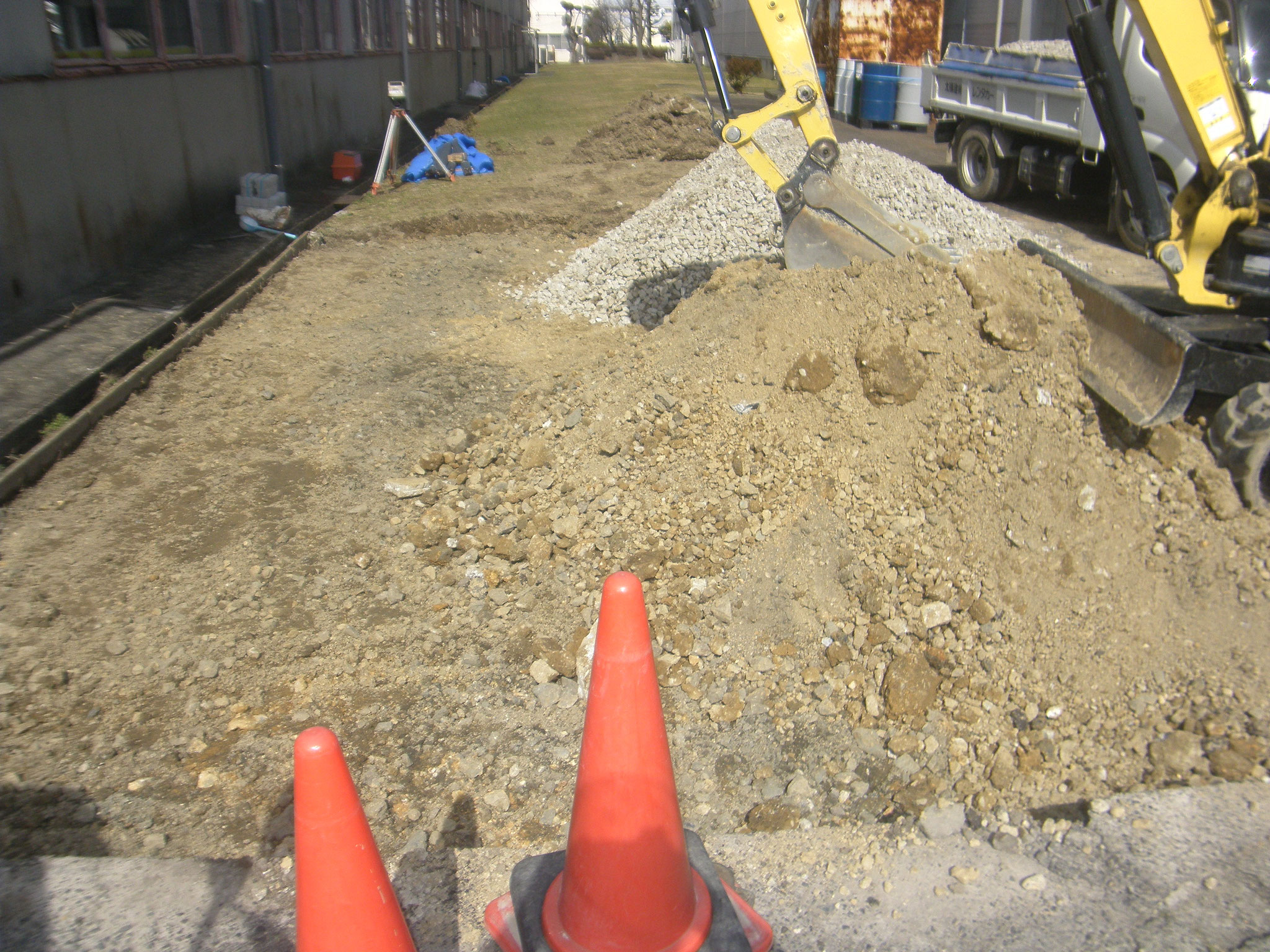 屋外機械基礎新設工事：工程写真