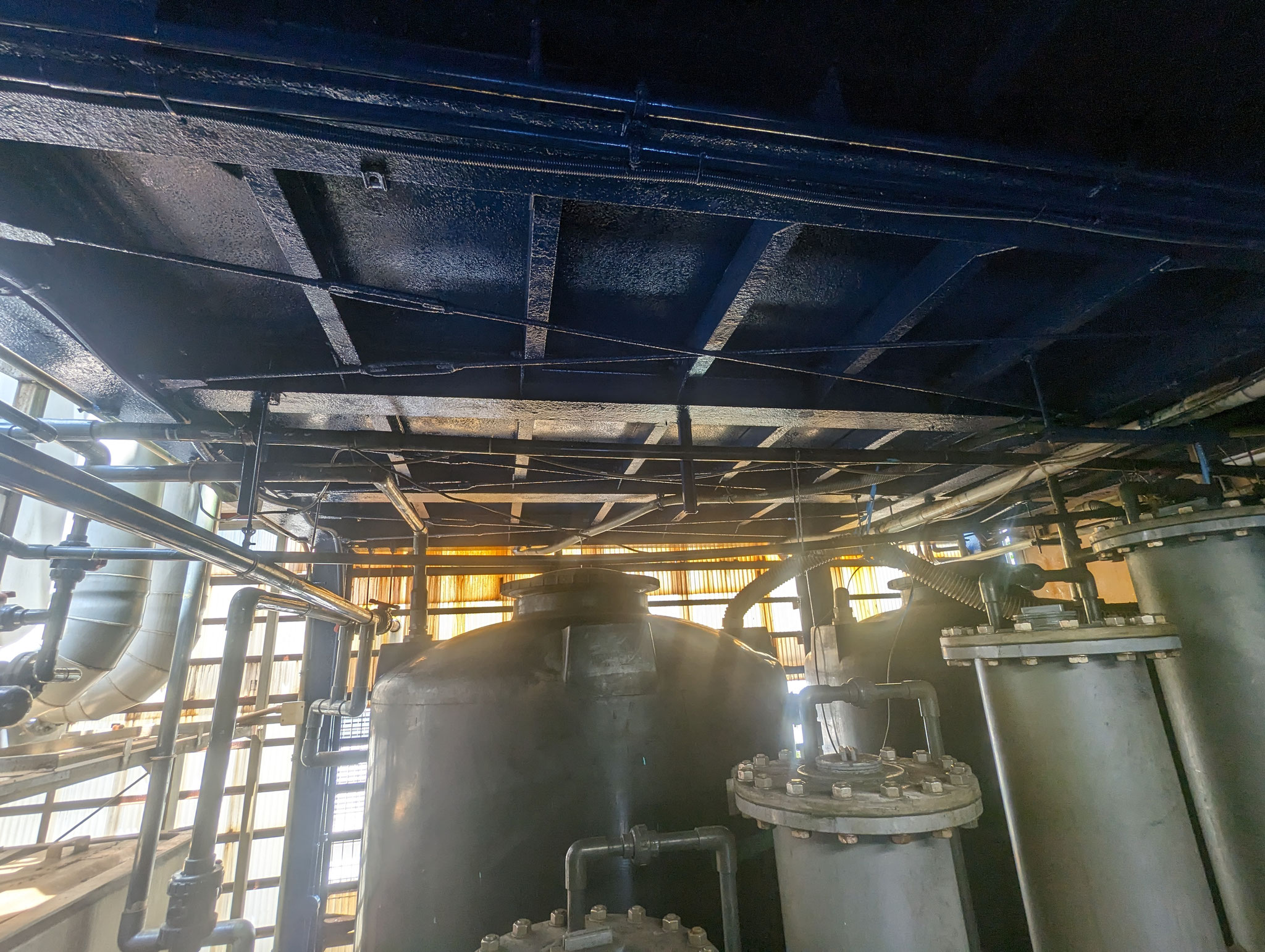 機械設備鉄骨架台塗装：工程写真