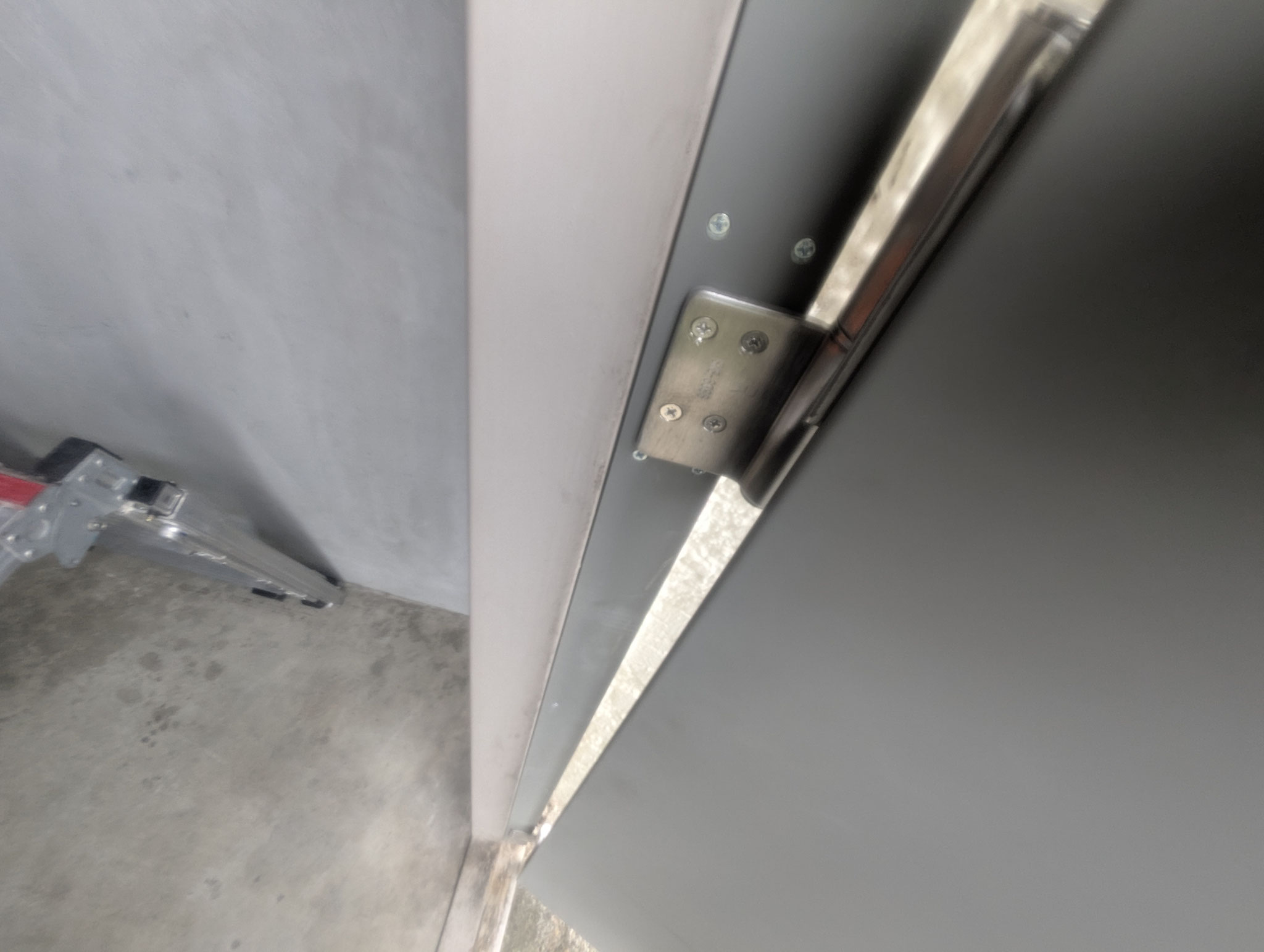 平鋼丁番鉄扉取替工事：工程写真