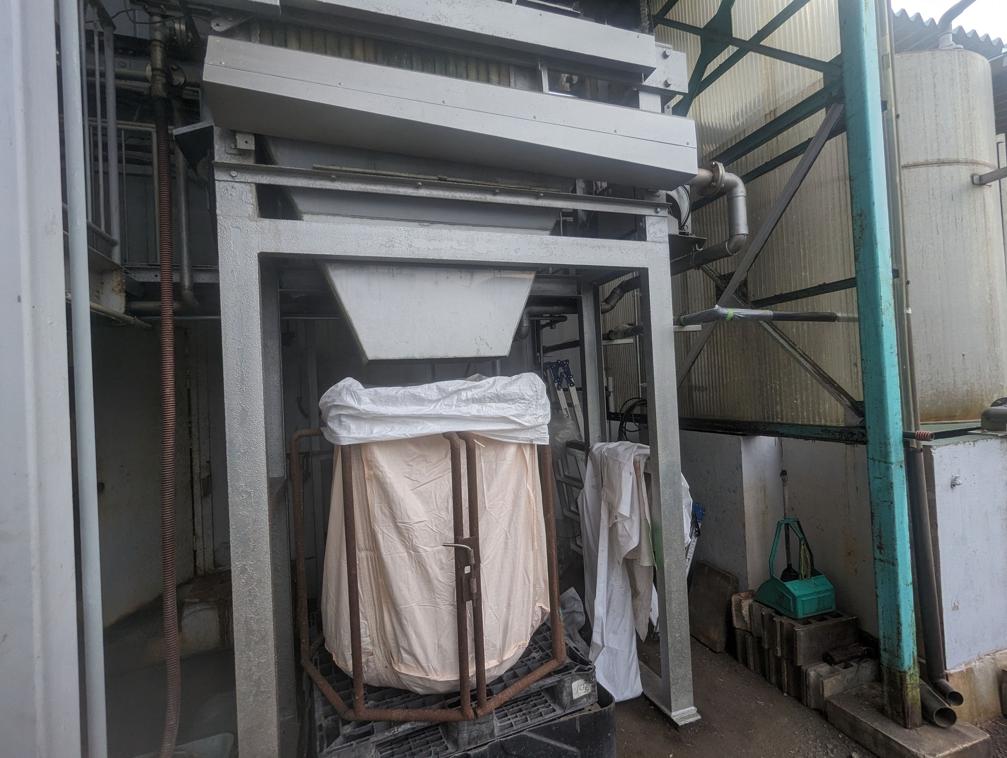 ホッパー鉄骨架台塗装：工程写真