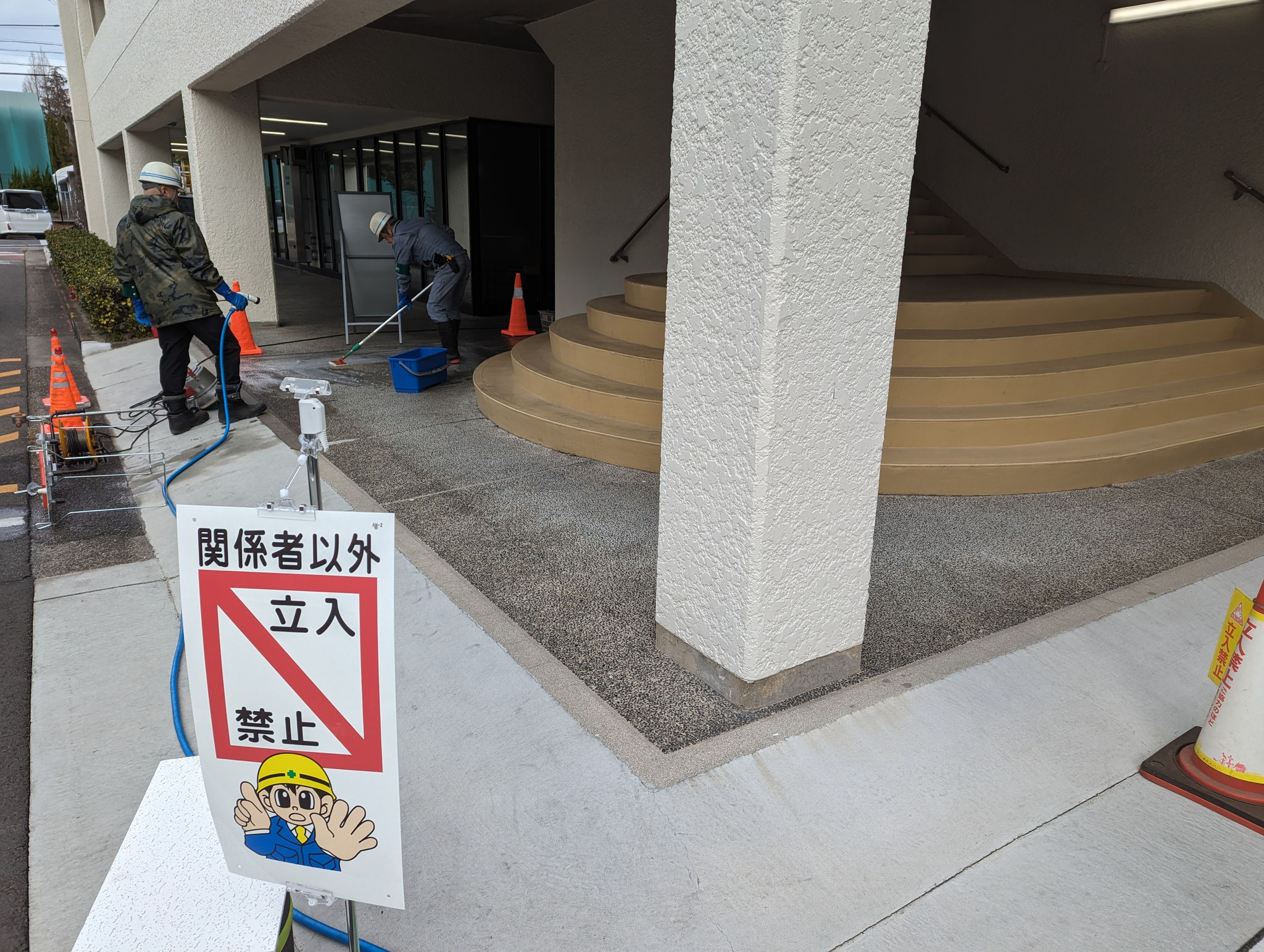 土間防滑処理工事：工程写真