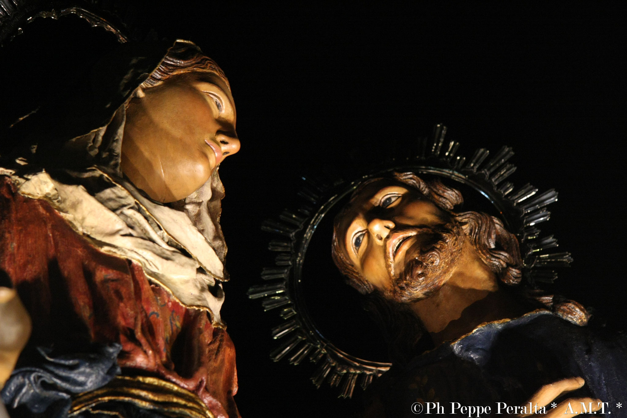 Sguardo tra Maria e Gesù 