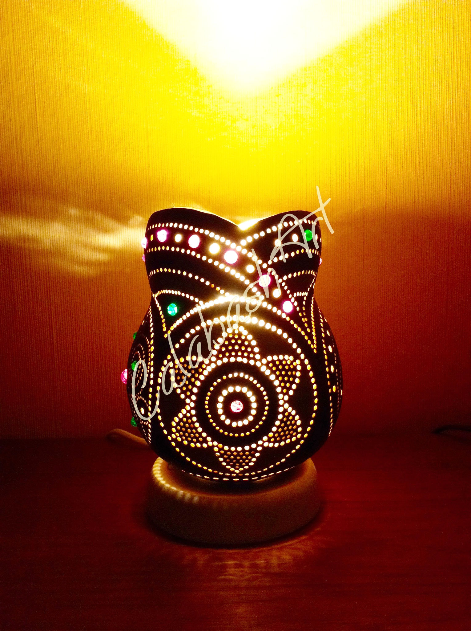 Tischlampe, Kalebasse "Blüten und Kreise" beleuchtet 1, CalabashArt