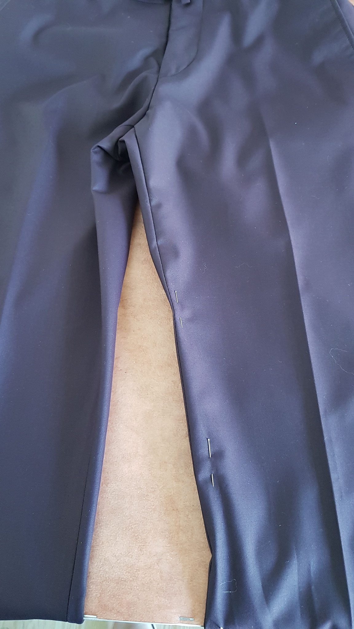 Reprise de l'entrejambe d'un pantalon homme.