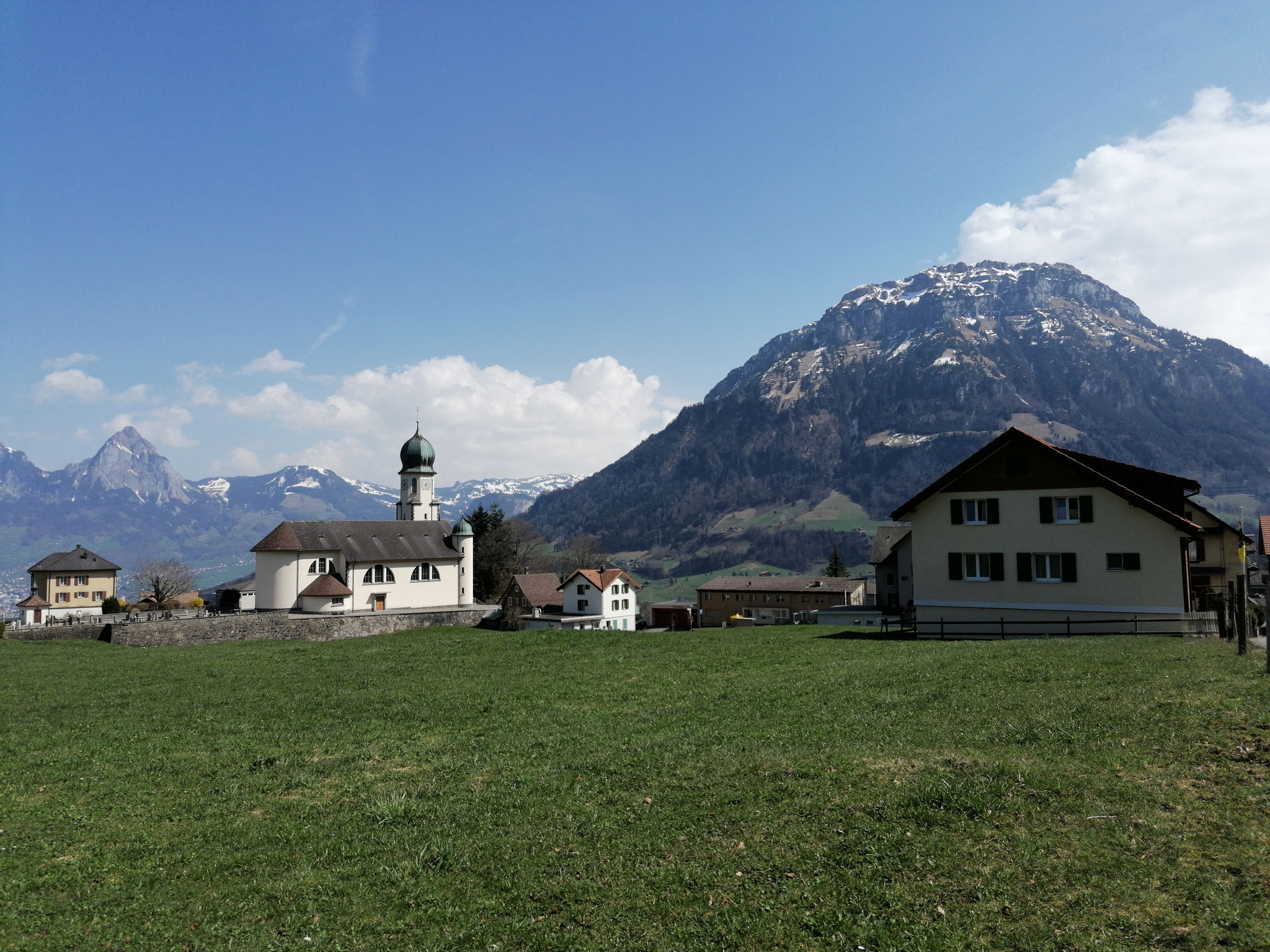 Seelisberg Kirche Richtung Mythen und Fronalpstock