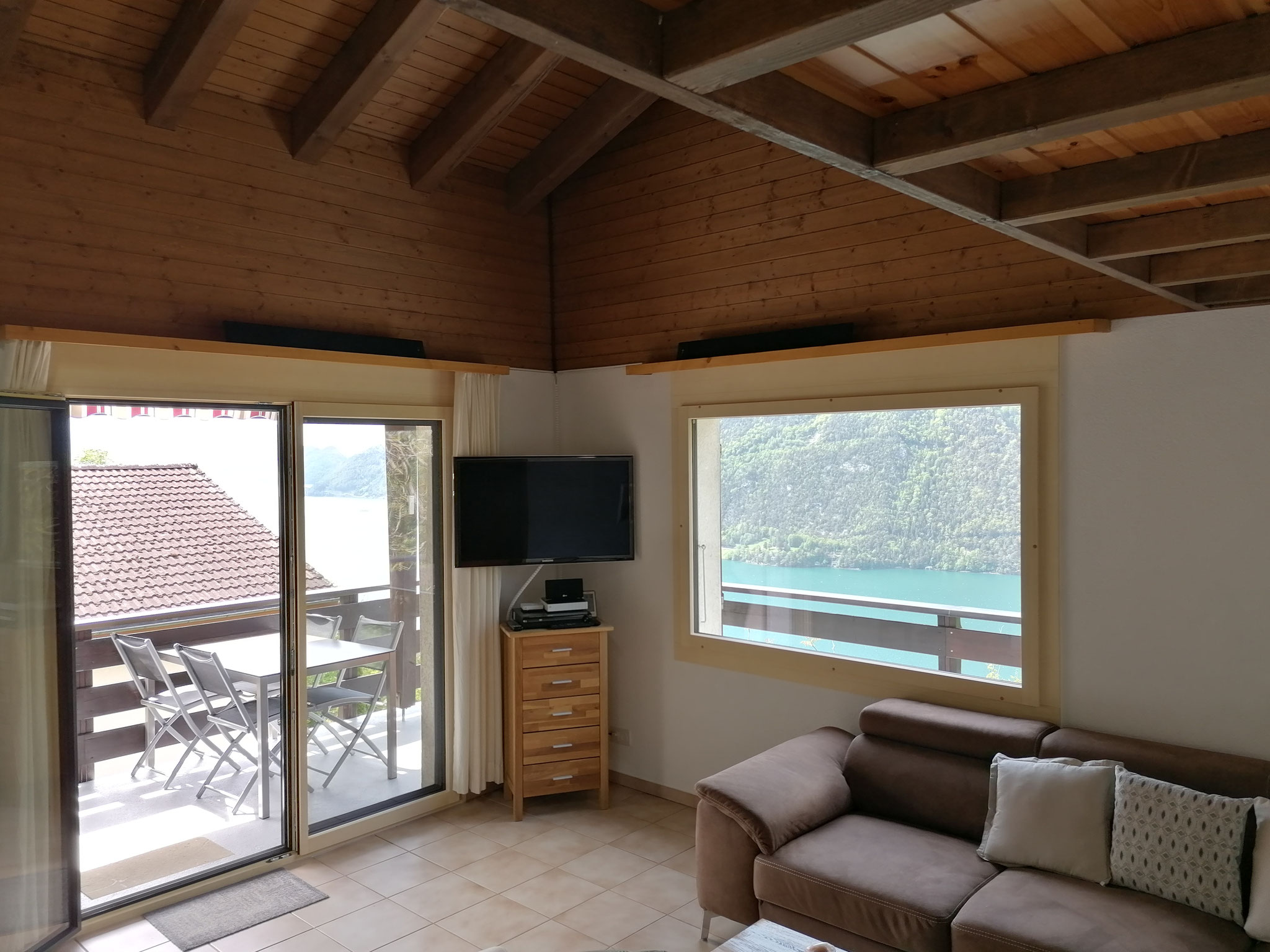 Wohnzimmer / TV / Aussicht