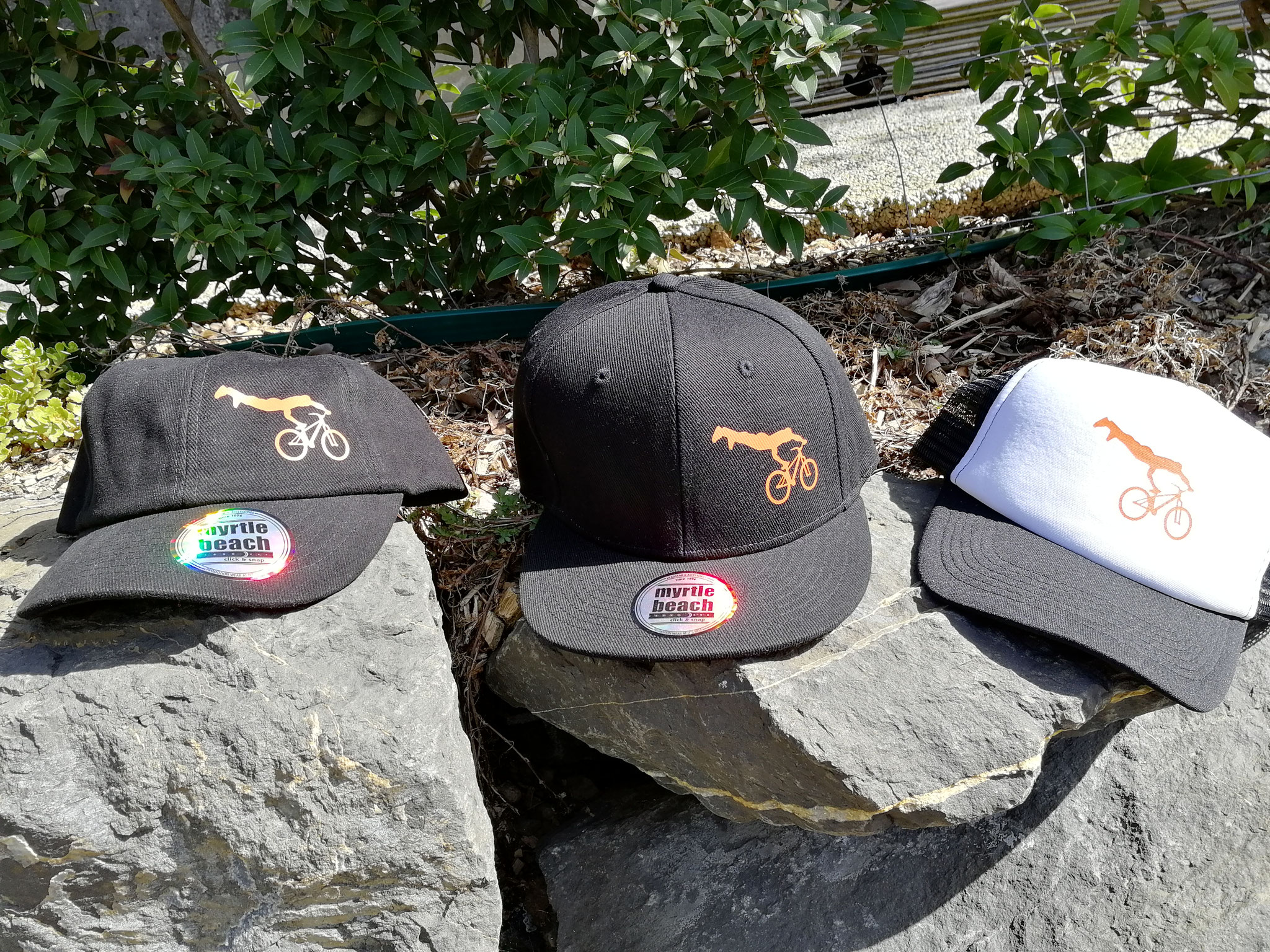 Dir gefallen unsere Fanartikel, T-Shirt, Trikots & Caps? Melde dich unten beim Mailkontakt wir informieren dich gerne.