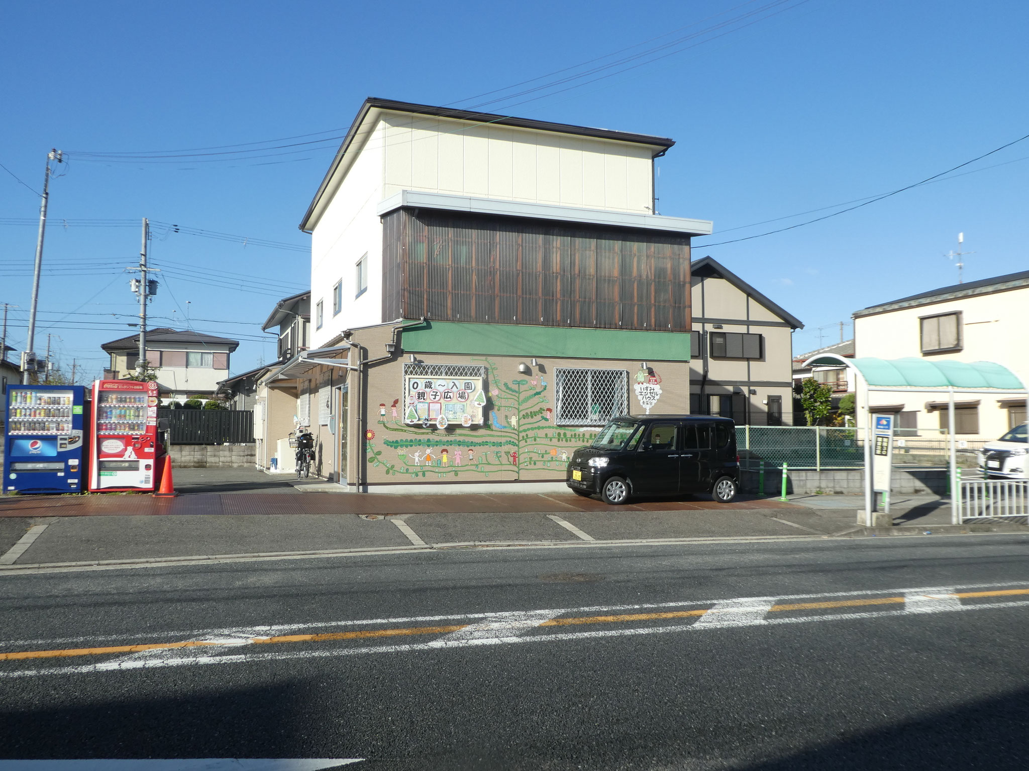 壁画が目印　駐車場もあります