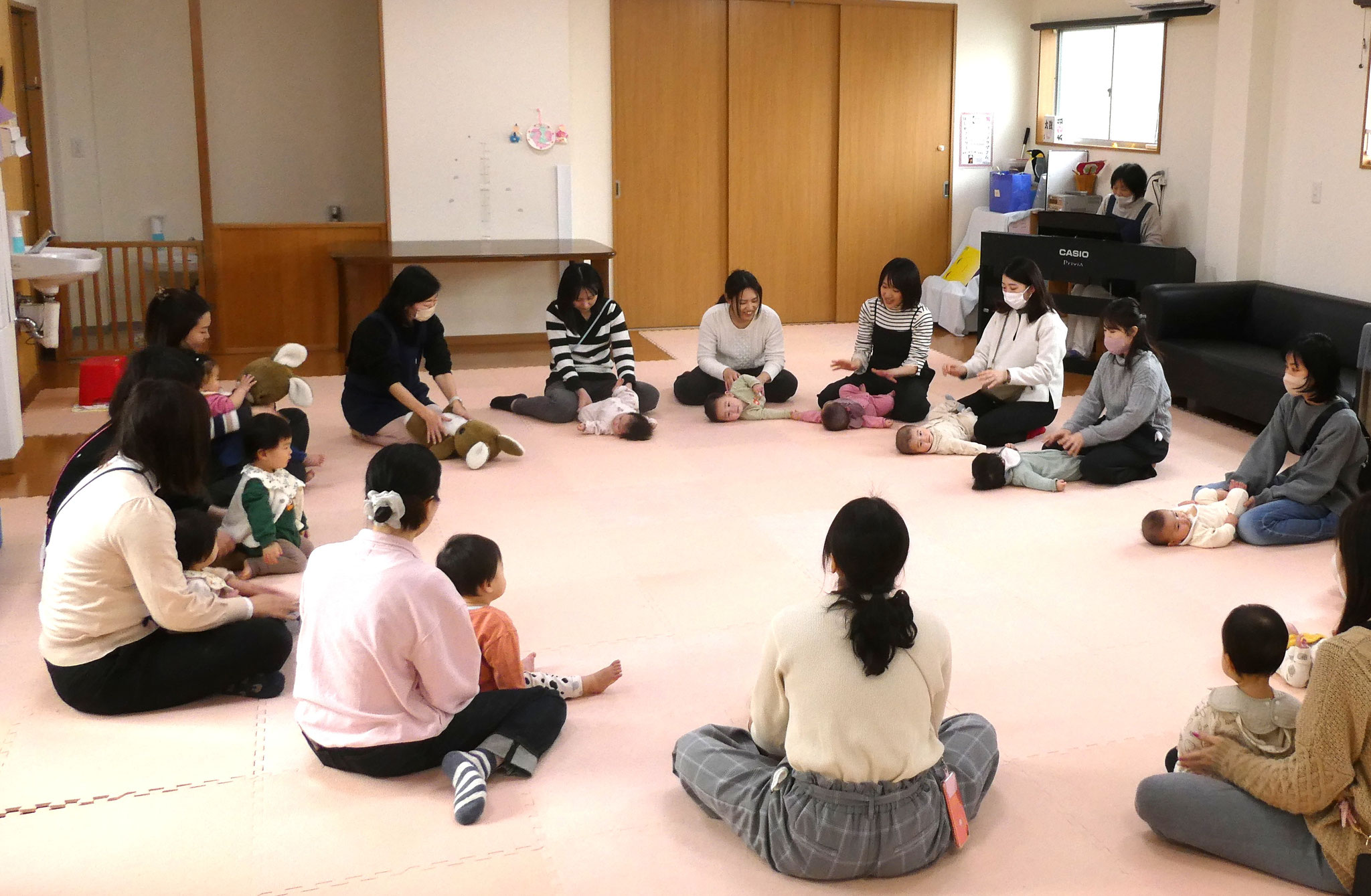 水曜日午後　赤ちゃん対象「ほっとタイム」
