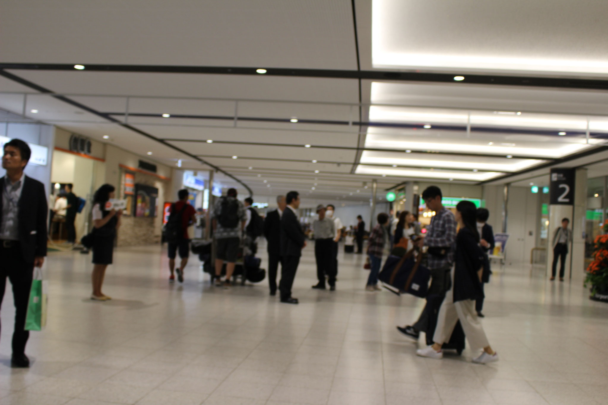 千歳空港からJR電車で札幌駅まで、駅前様子