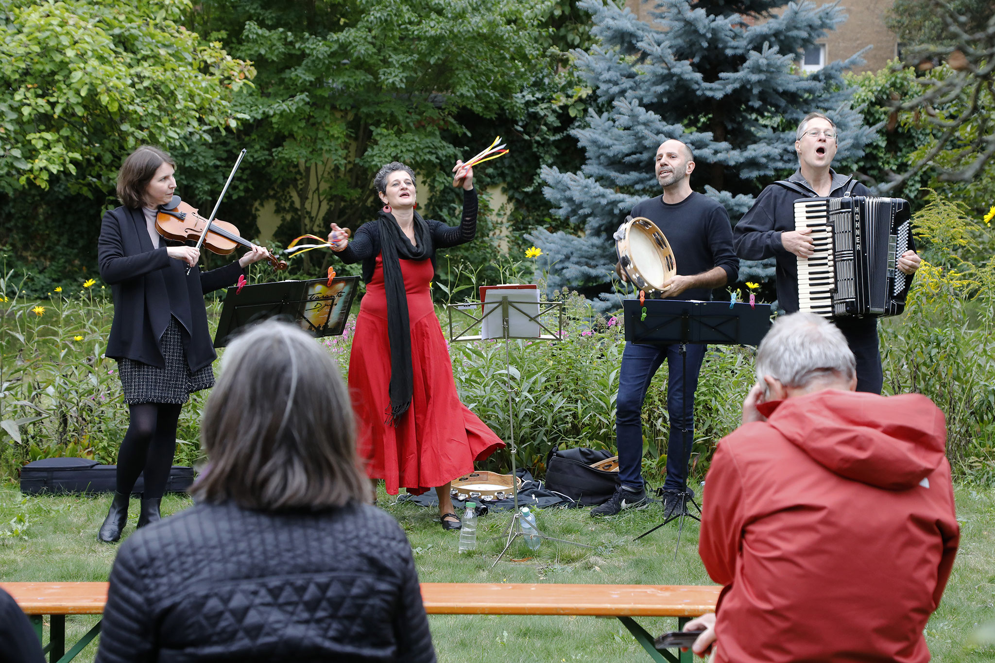 "Taranta Djus" im Klostergarten der Kath. Kirchengemeinde St. Rita, Foto: Antonia Richter (gatonia.de)