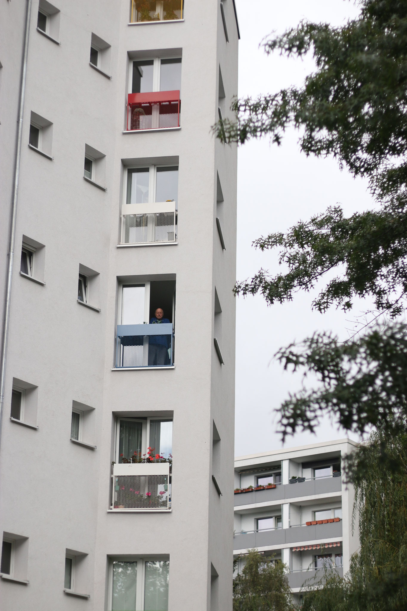 "Johannes Rosenstock" auf der Wiese vor dem Wohn!Aktiv-Haus, Foto: Alicia Losekandt