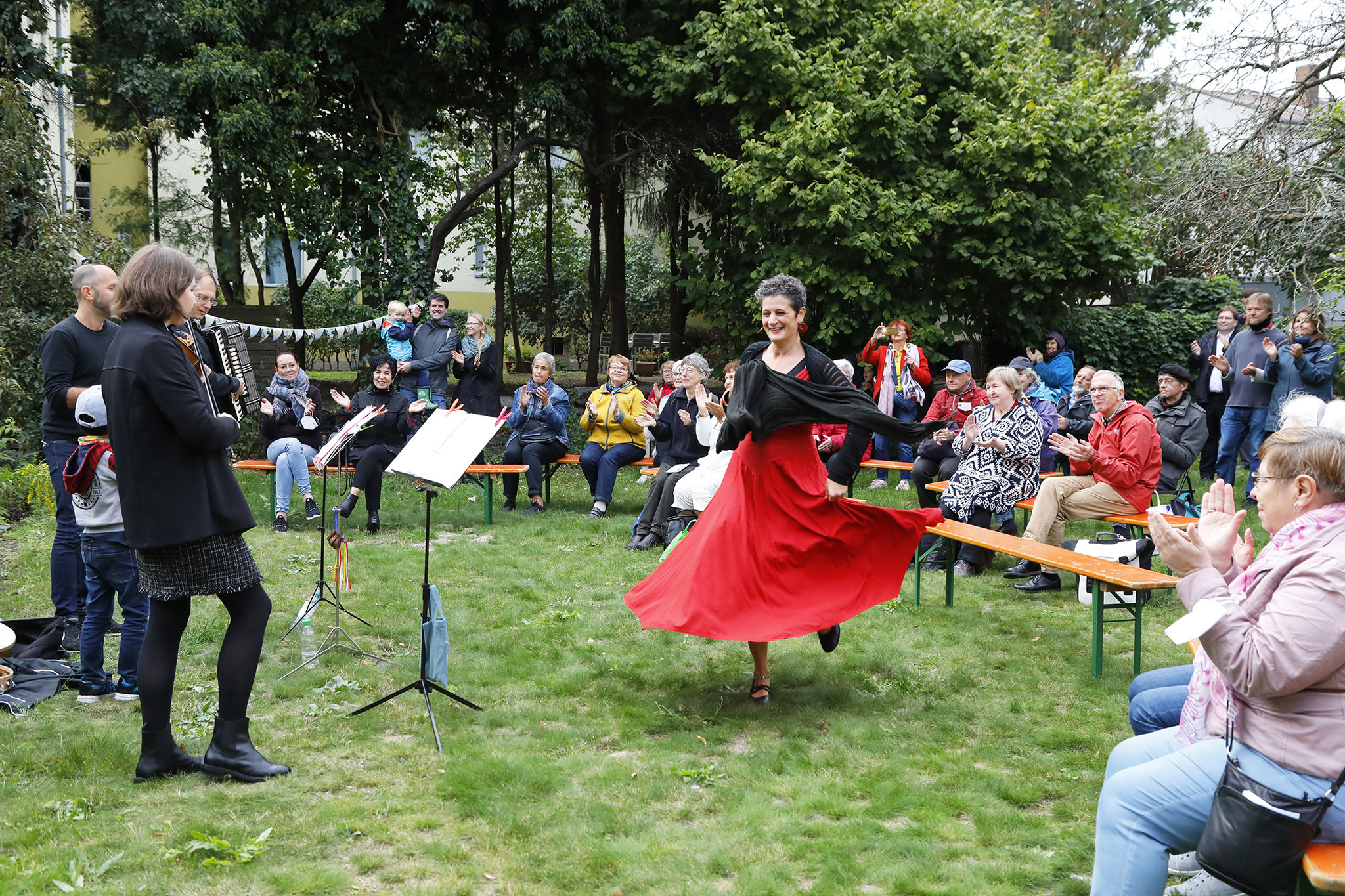 "Taranta Djus" im Klostergarten der Kath. Kirchengemeinde St. Rita, Foto: Antonia Richter (gatonia.de)