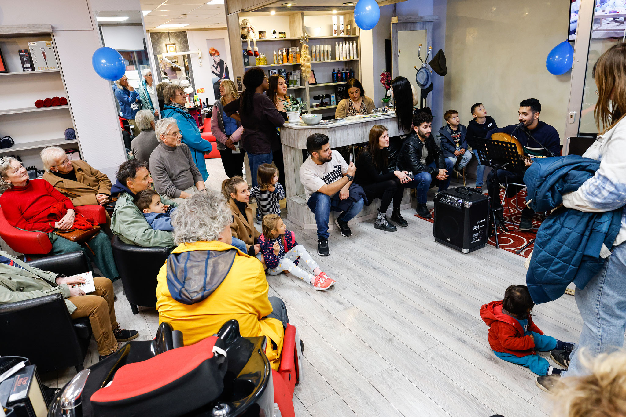 Zen Ibrahim im Friseur Rosebowl, Foto: Antonia Richter