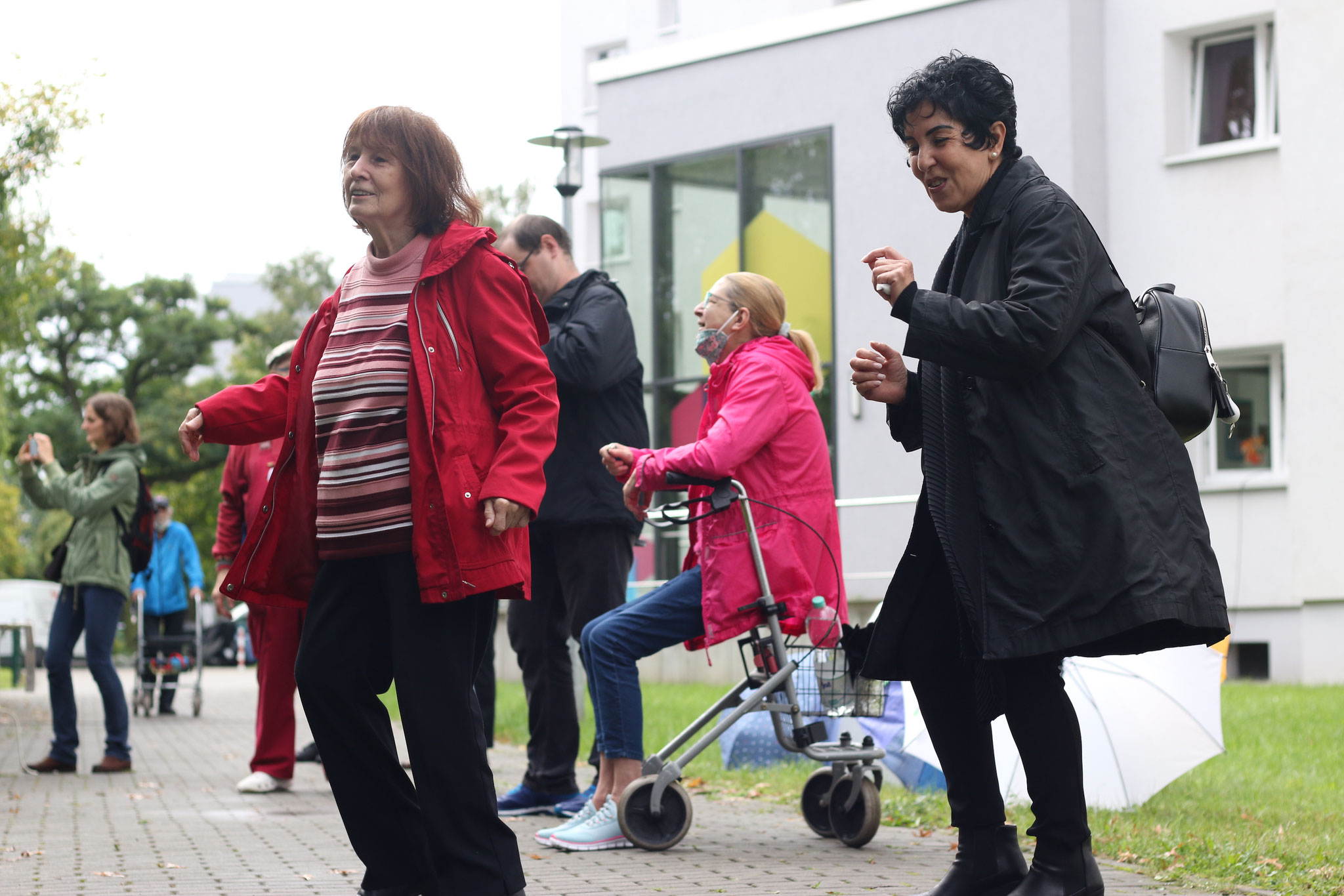 "Johannes Rosenstock" auf der Wiese vor dem Wohn!Aktiv-Haus, Foto: Alicia Losekandt