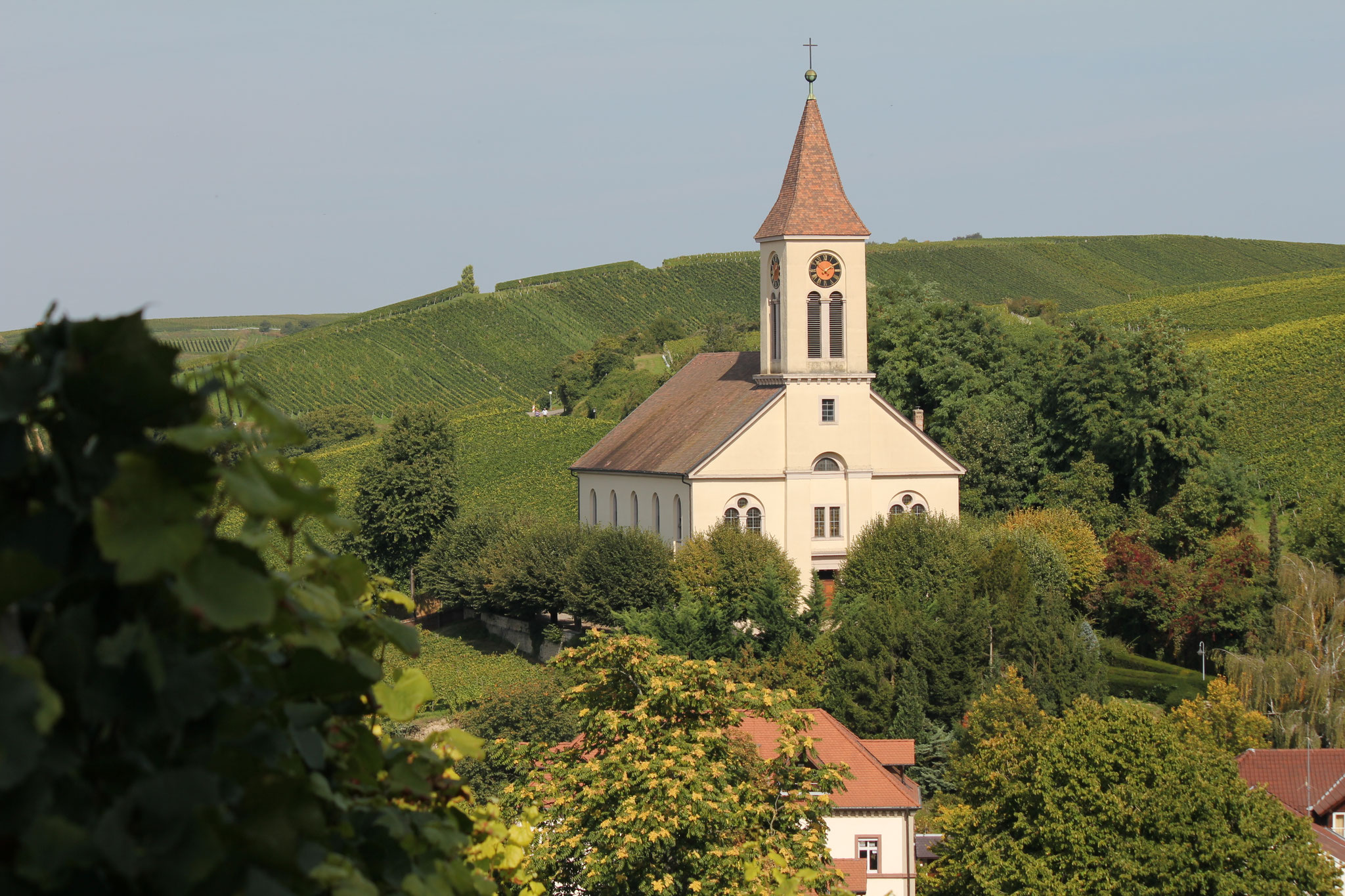 Die Kirche bleibt im Winzerdorf