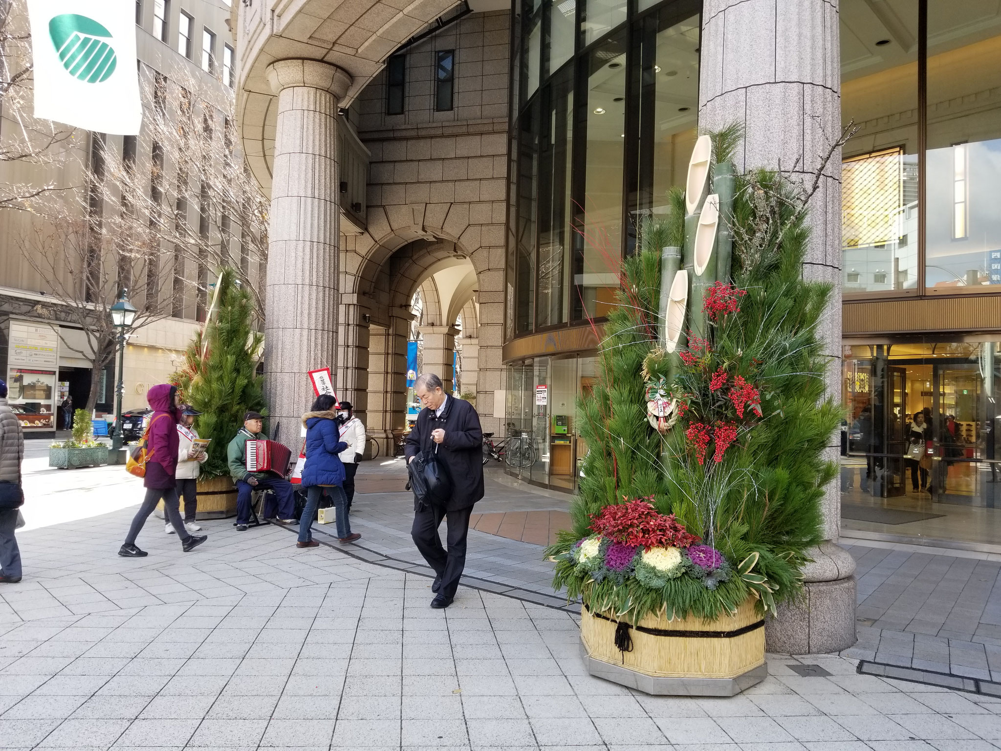 商業施設の門松