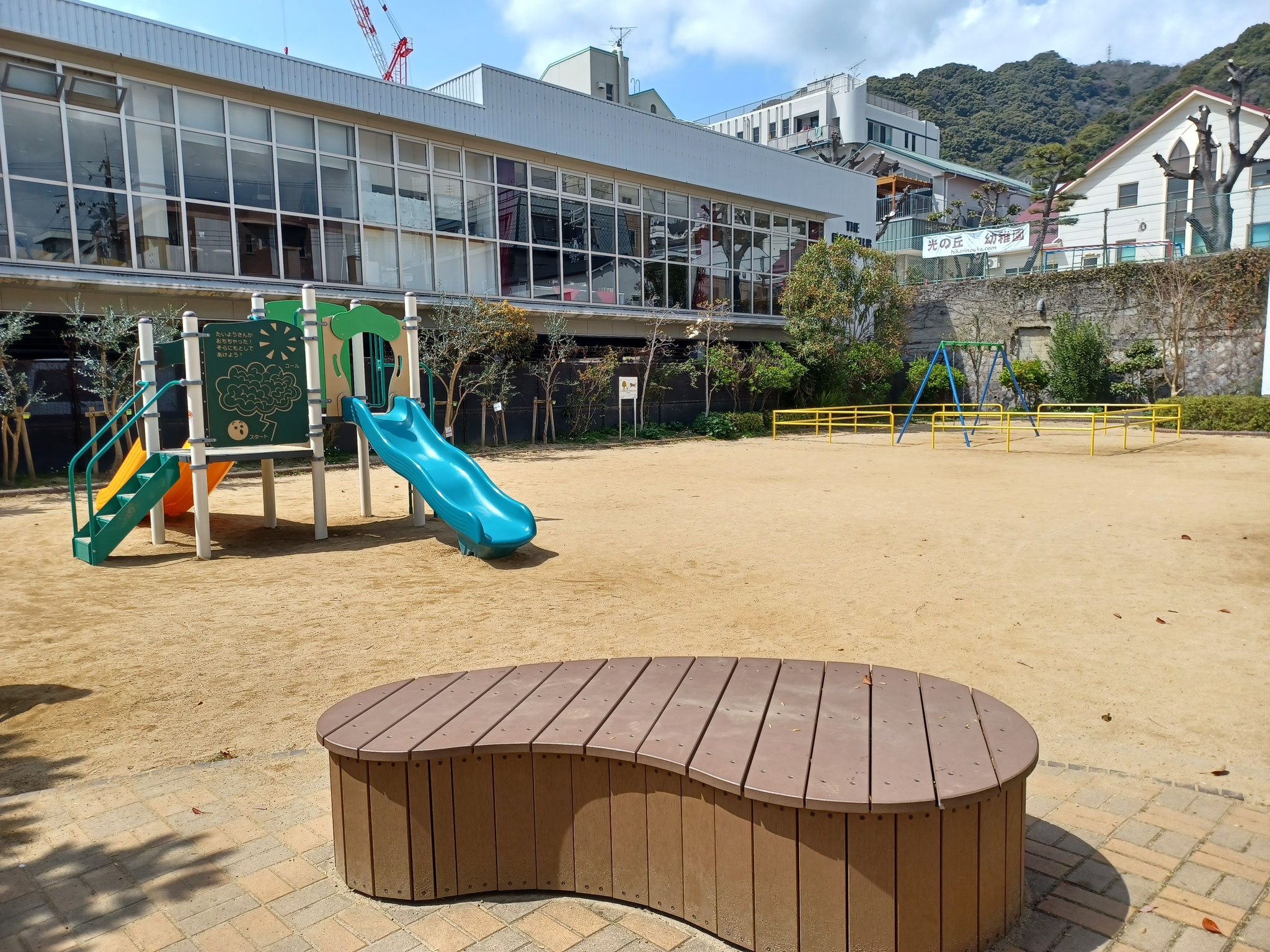 山本通東公園のベンチ
